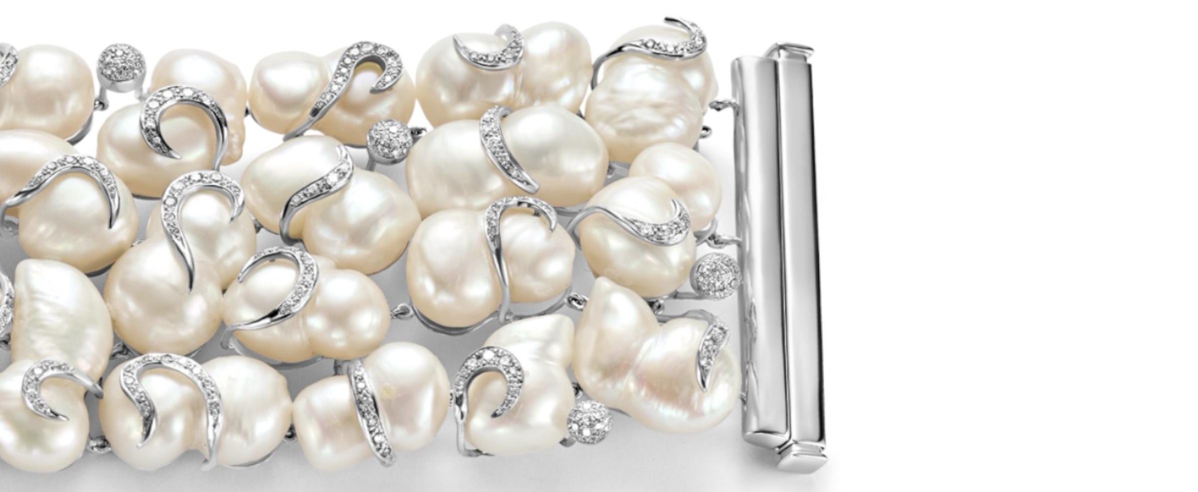 Bracelet biseau en or blanc 18 carats avec perles et diamants de 5 carats  en vente 2