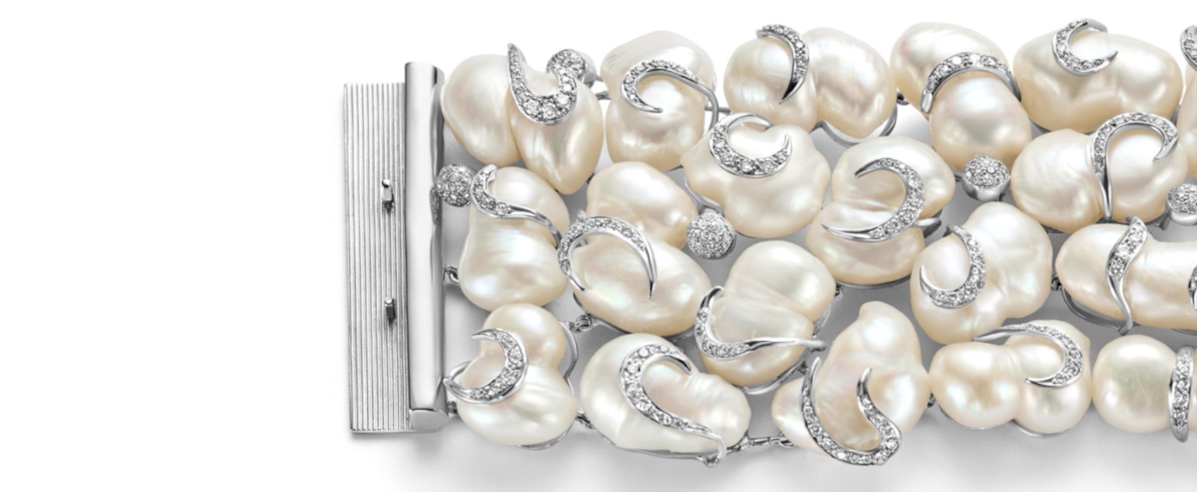 Bracelet biseau en or blanc 18 carats avec perles et diamants de 5 carats  en vente 3