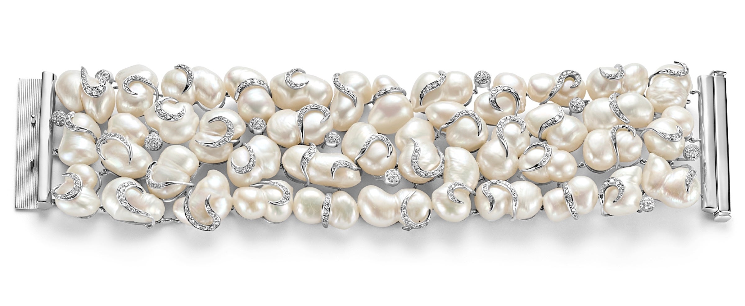Bracelet biseau en or blanc 18 carats avec perles et diamants de 5 carats  en vente