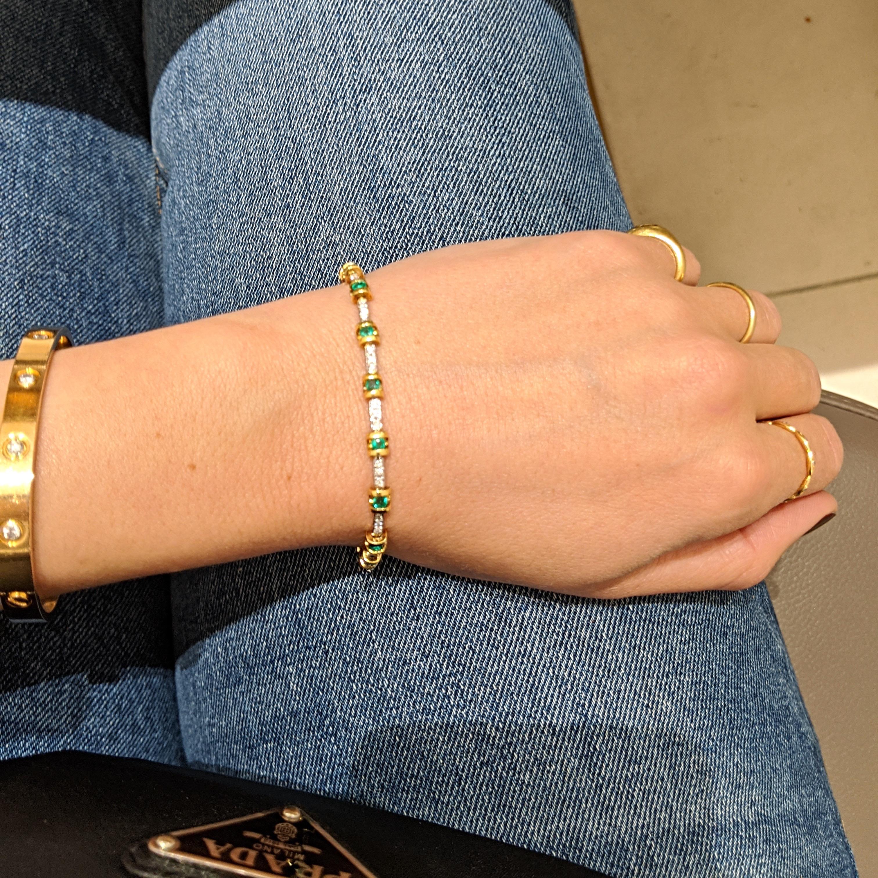 da uomo o donna Oro bianco e giallo 18KT, 2,04Ct. Smeraldo e .51Ct. Bracciale tennis con diamanti in vendita