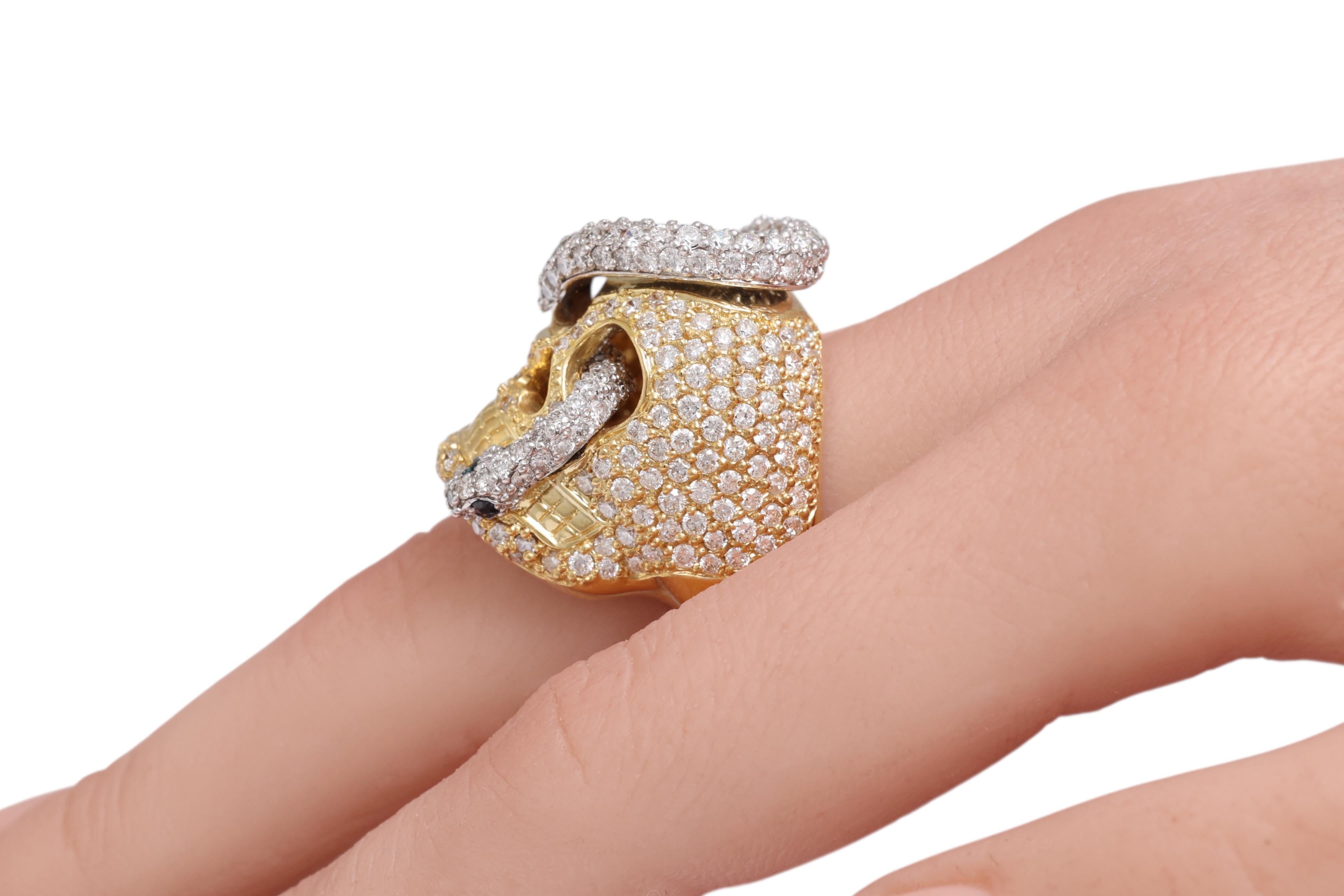 Anello con serpente e teschio in oro bianco e giallo 18 carati  Fatto a mano 4,95ct in vendita 6
