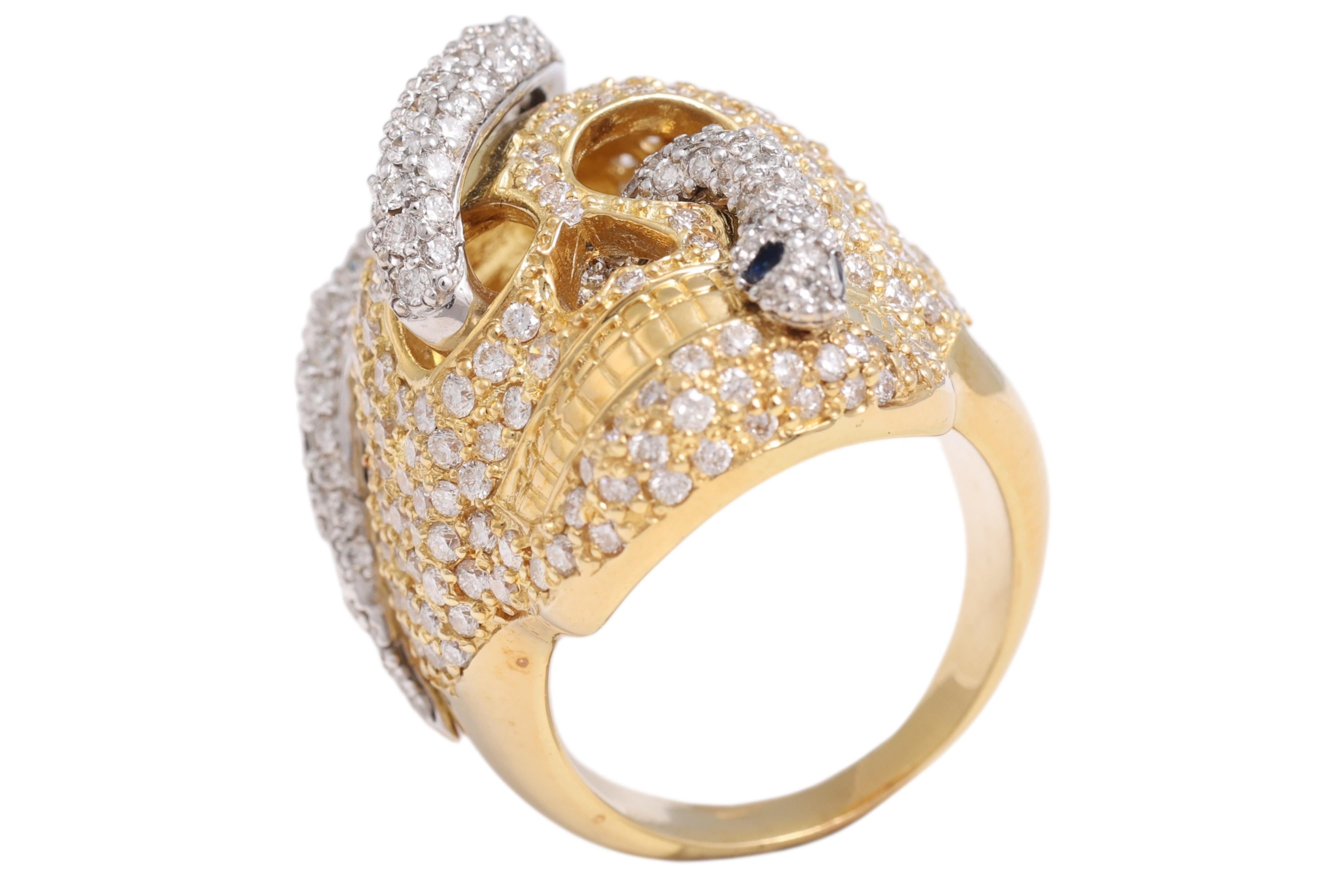 Anello con serpente e teschio in oro bianco e giallo 18 carati  Fatto a mano 4,95ct in vendita 1
