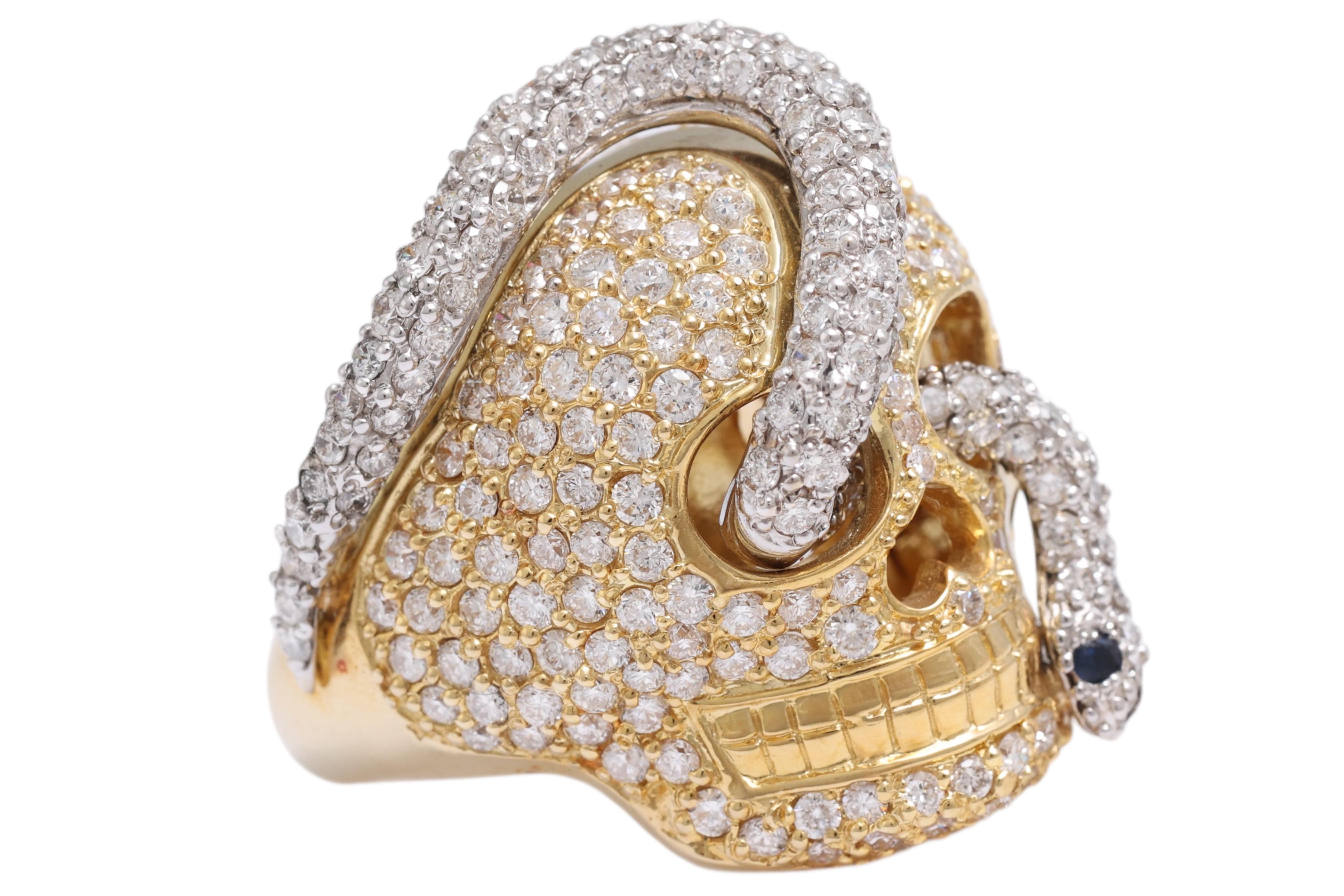 Taglio rotondo Anello con serpente e teschio in oro bianco e giallo 18 carati  Fatto a mano 4,95ct in vendita