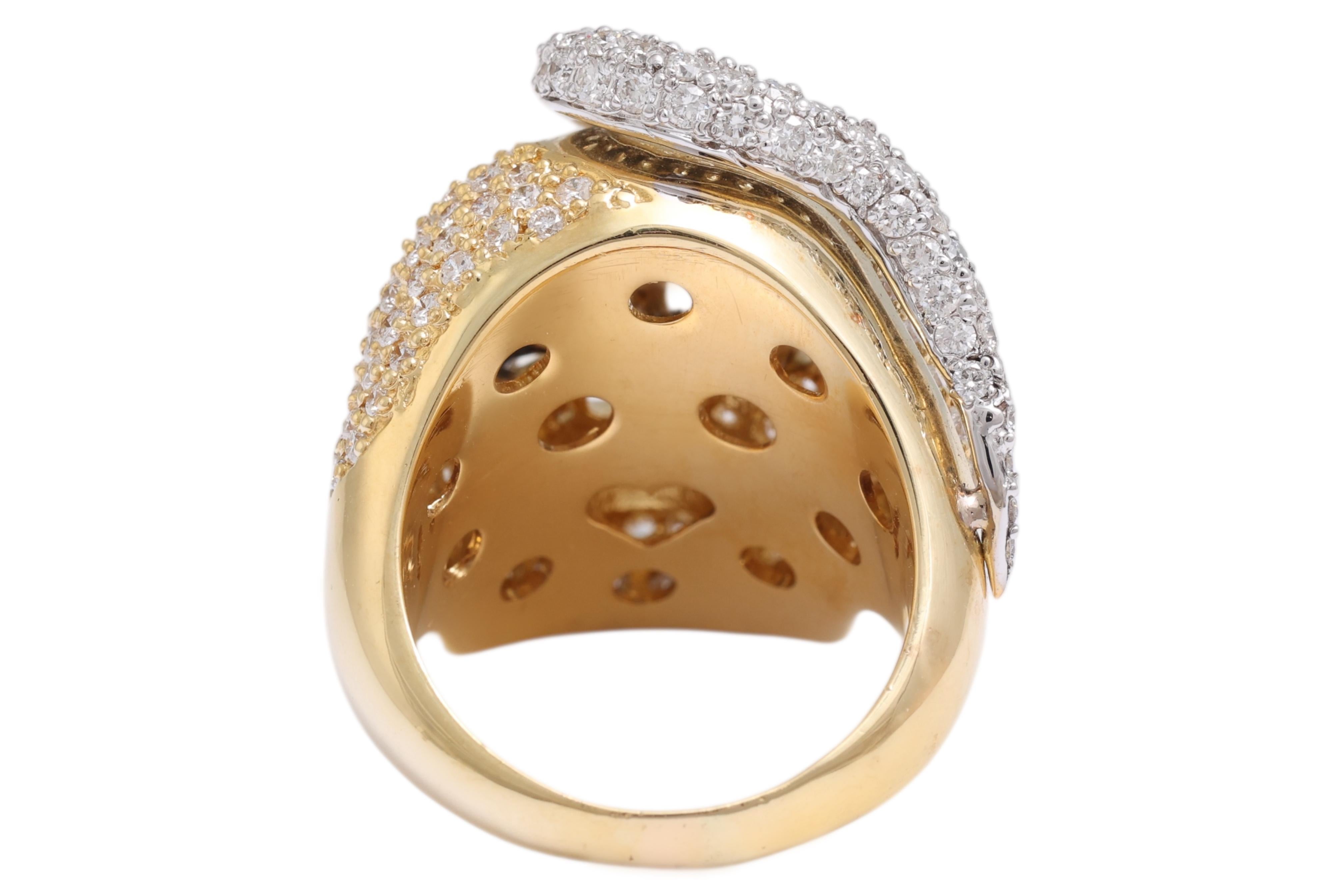 Anello con serpente e teschio in oro bianco e giallo 18 carati  Fatto a mano 4,95ct in vendita 4