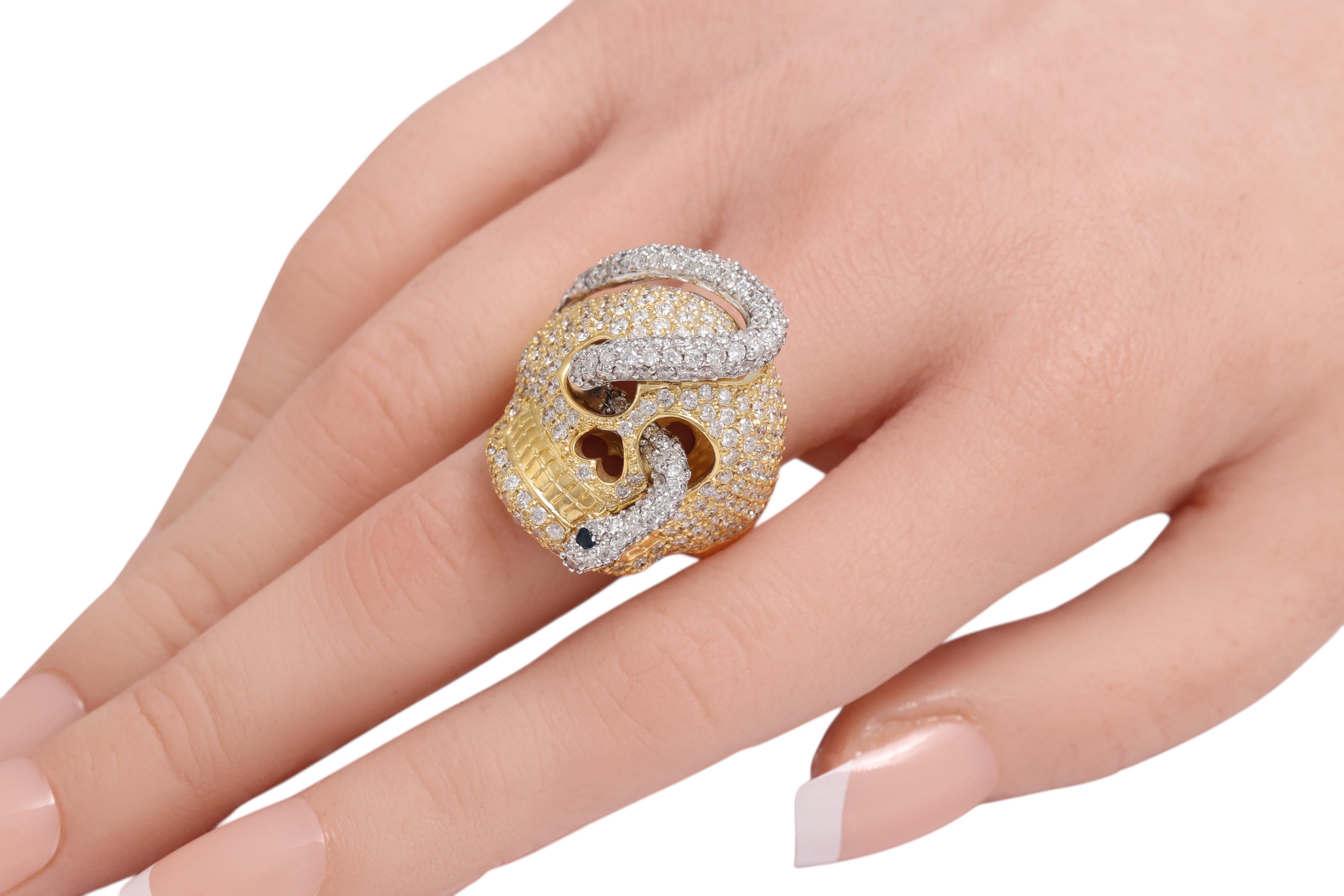 Anello con serpente e teschio in oro bianco e giallo 18 carati  Fatto a mano 4,95ct in vendita 5