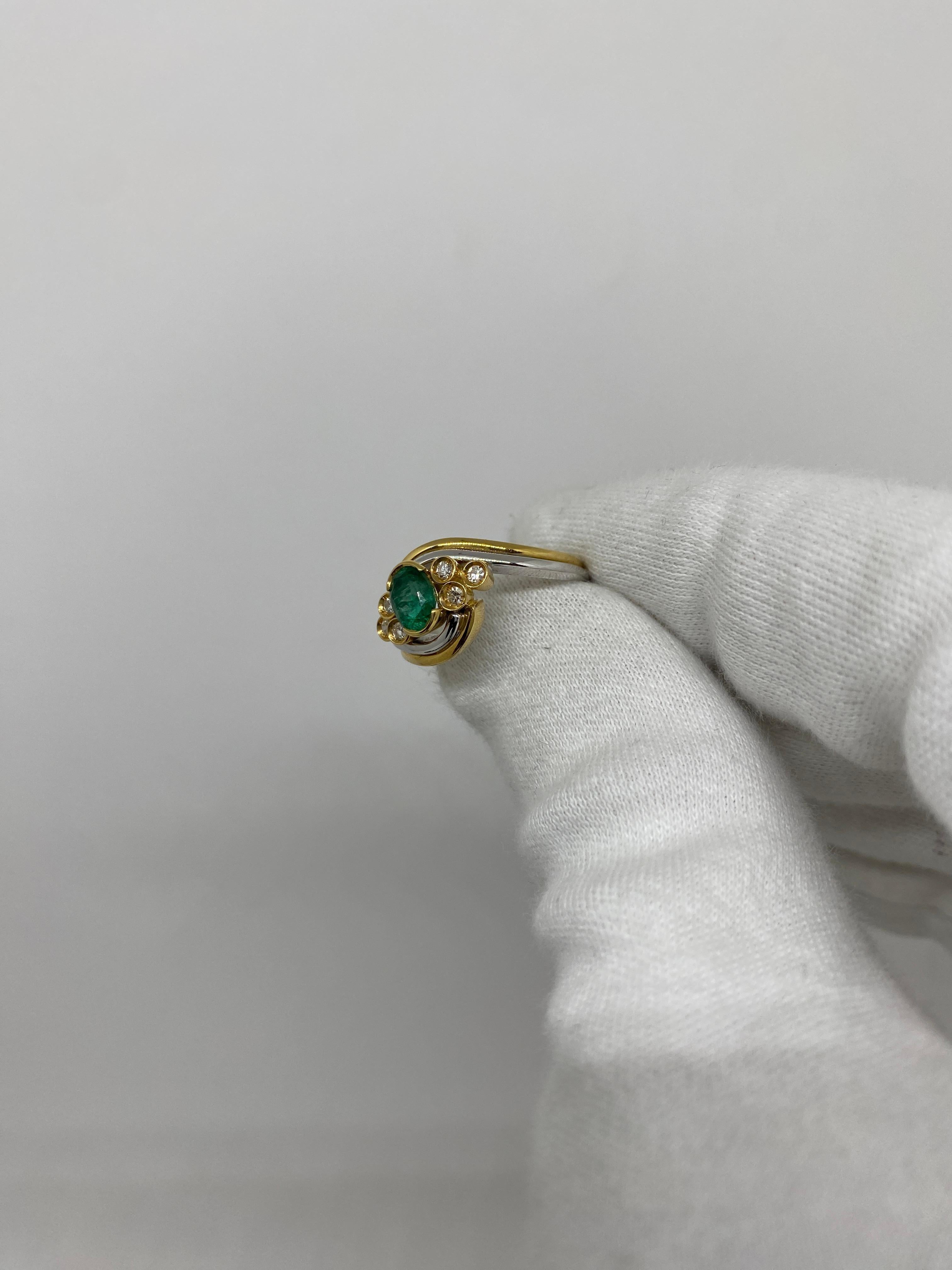 Brilliant Cut 18 Karat White & Yellow Gold Vintage Ring 0.63 Carat Emerald & 0.11 Ct Diamonds For Sale
