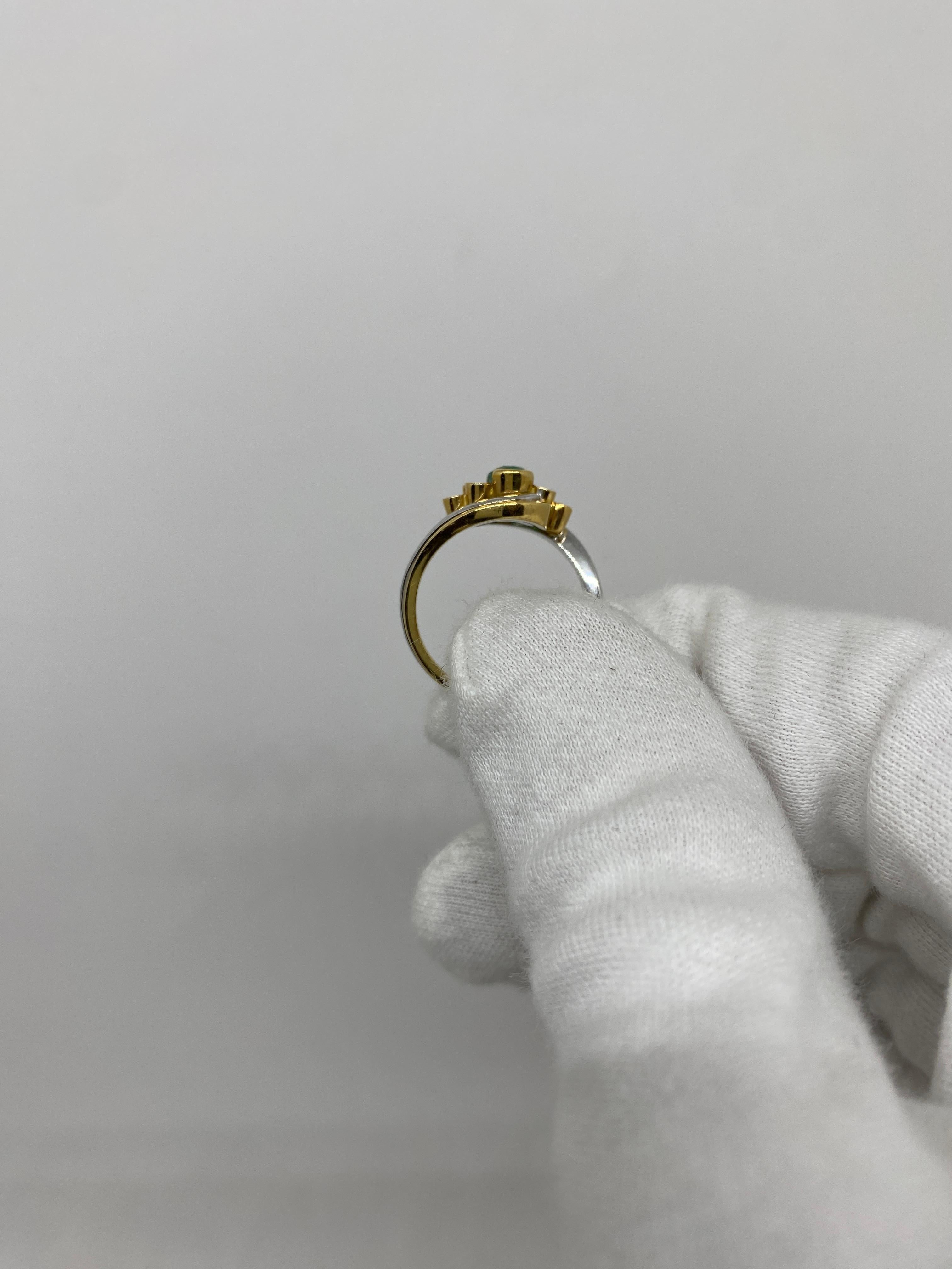 Women's or Men's 18 Karat White & Yellow Gold Vintage Ring 0.63 Carat Emerald & 0.11 Ct Diamonds For Sale
