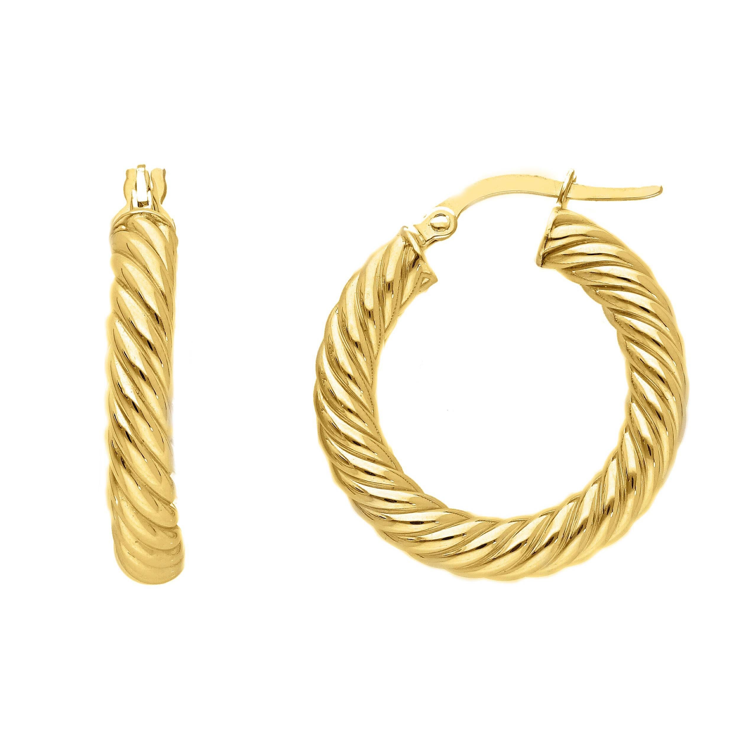 18kt with 2.80 grams and 15mm Yellow Gold Necklace In New Condition In Wilmington, DE