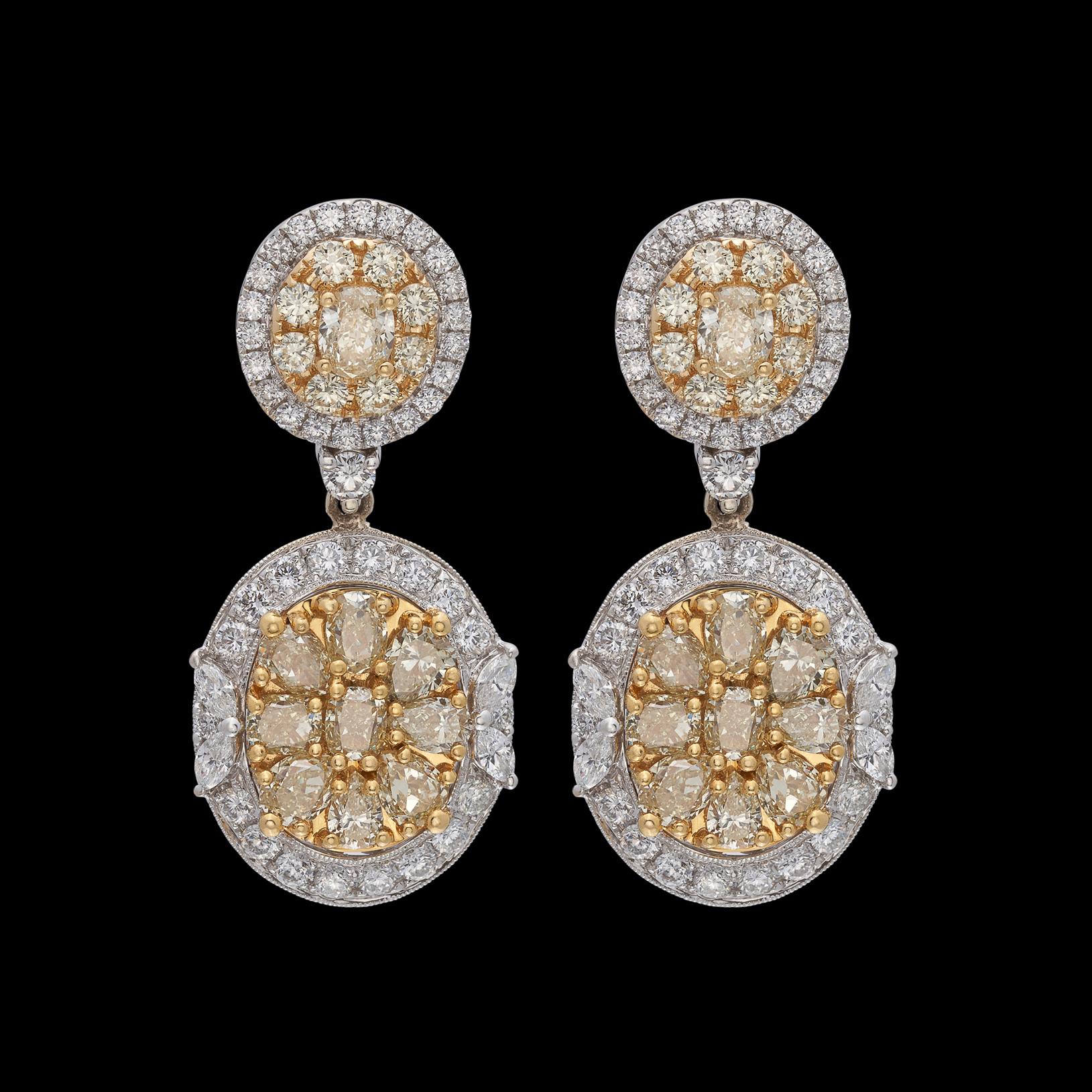 Round Cut 18kt Yellow and White Diamond Drop Earrings For Sale