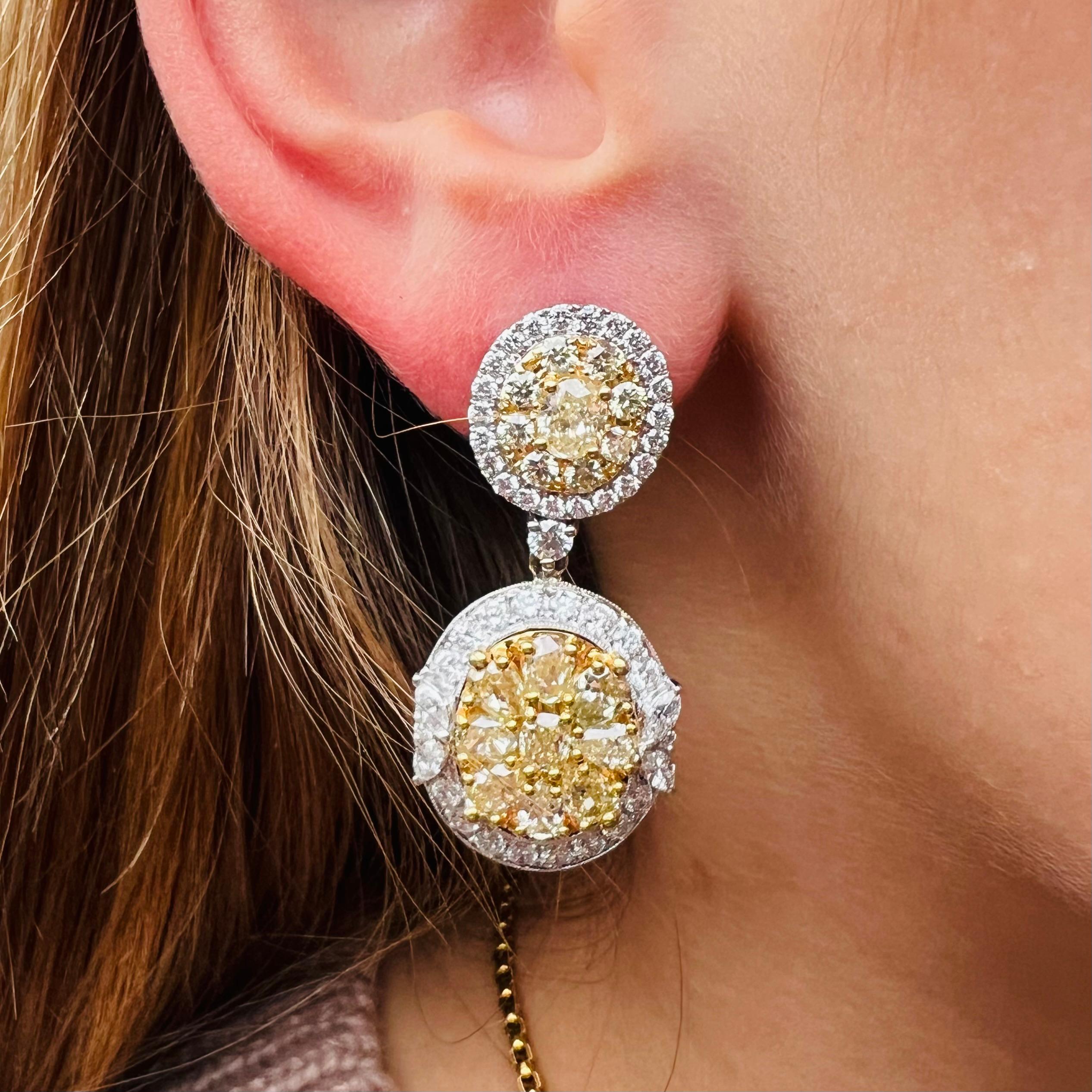 18kt Yellow and White Diamond Drop Earrings In Excellent Condition For Sale In San Francisco, CA
