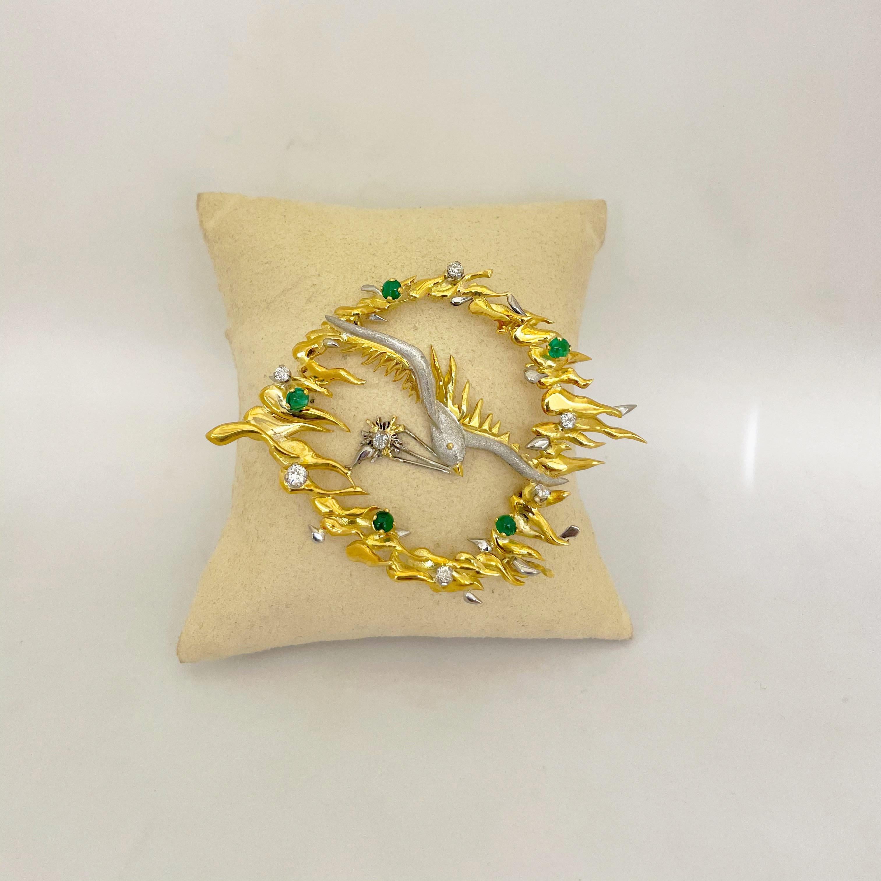 18KT Vogelbrosche aus Gelb- und Weißgold mit 1,20 Karat Smaragd & 0,75 Karat Diamant (Retro) im Angebot
