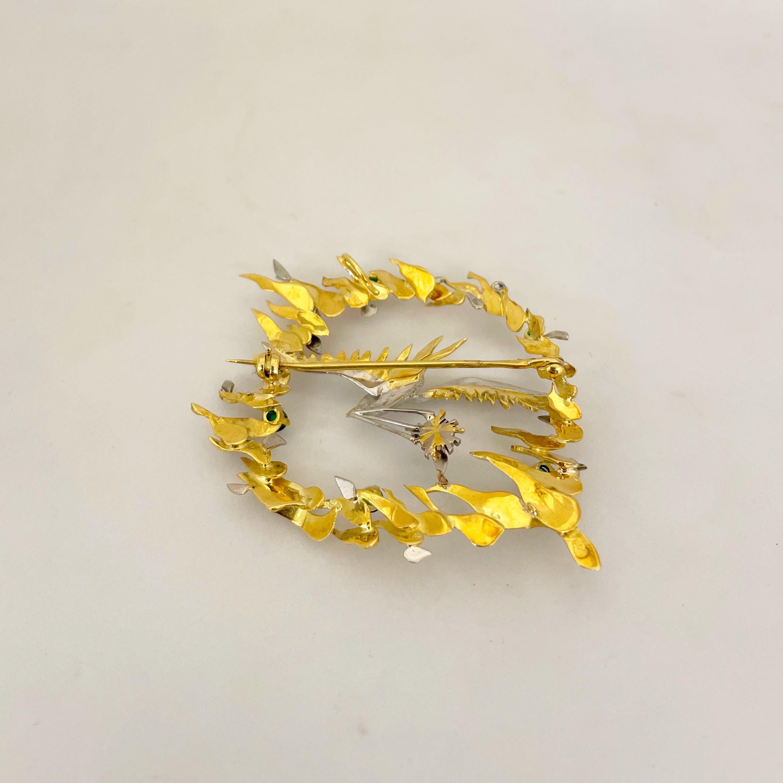 18KT Vogelbrosche aus Gelb- und Weißgold mit 1,20 Karat Smaragd & 0,75 Karat Diamant im Angebot 3
