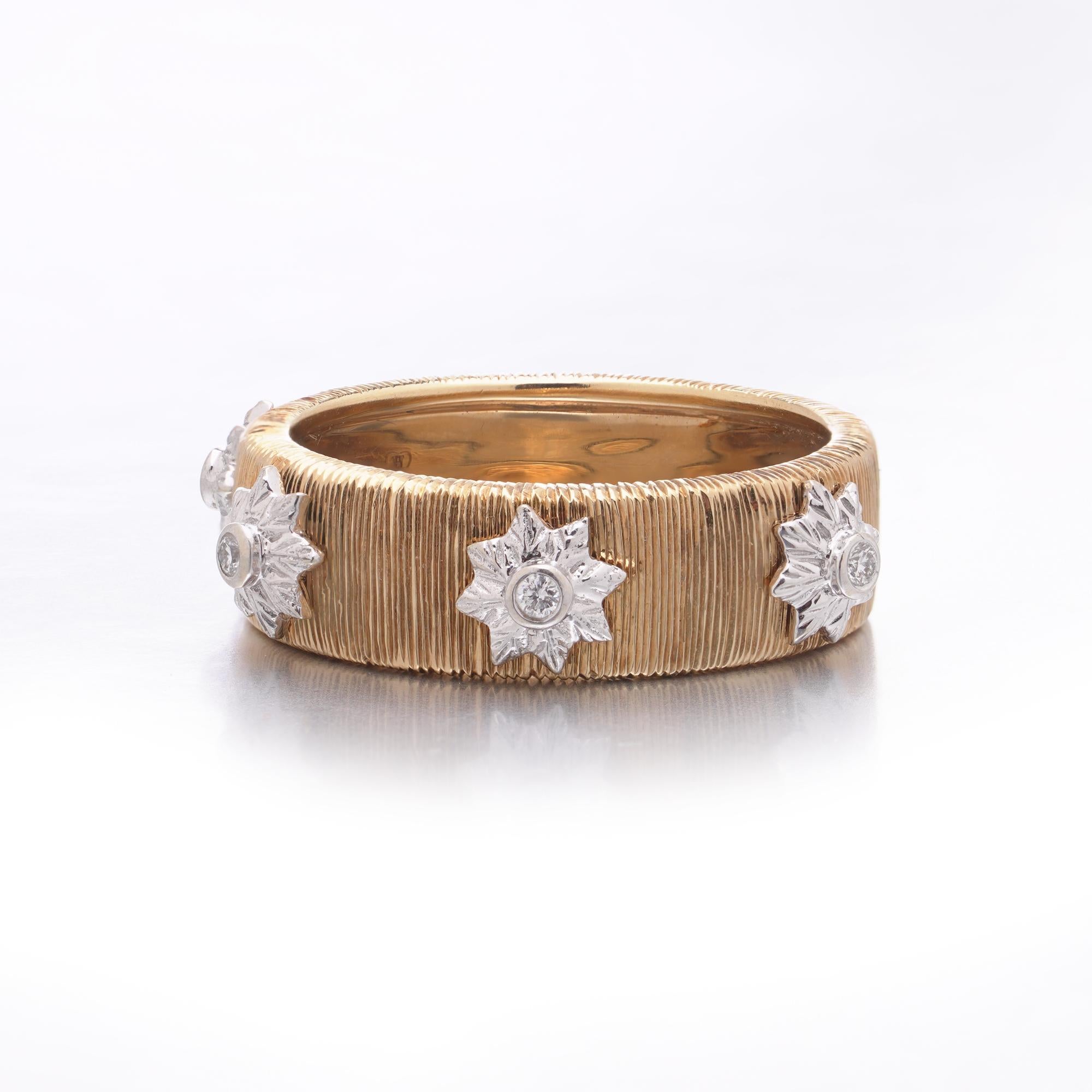 Taille brillant Bague en or jaune et blanc 18kt avec diamant en vente