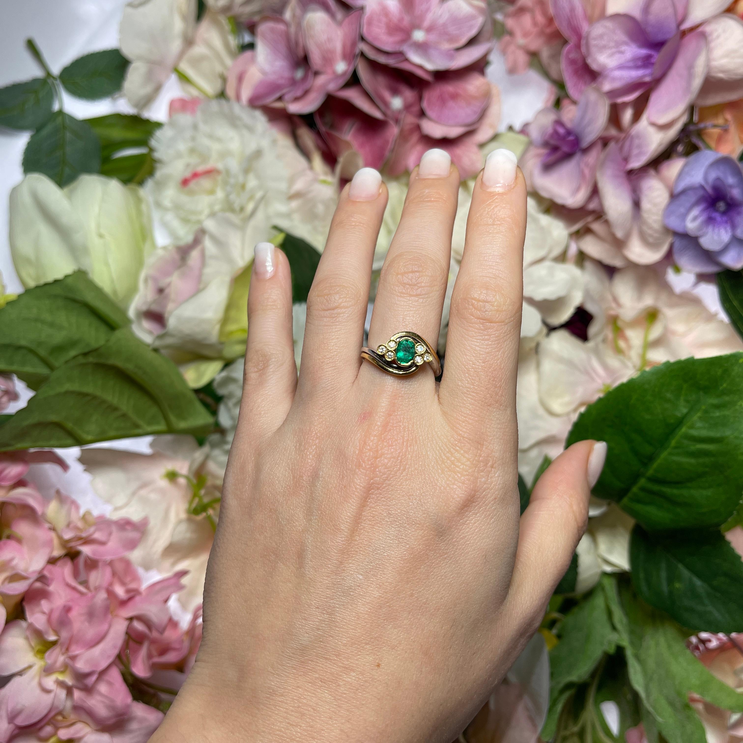 18kt Yellow and White Gold Ring with Emerald and Diamonds For Sale 1