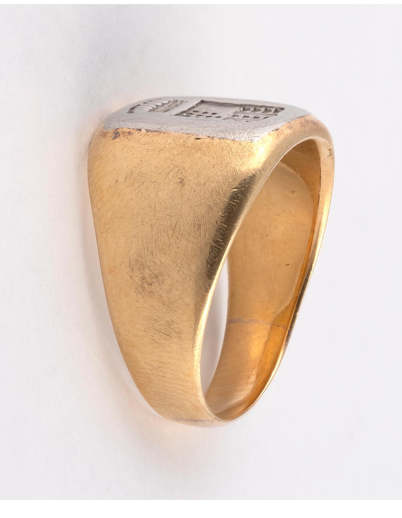 18kt Yellow and White Gold Signet Ring In Excellent Condition In Firenze, IT