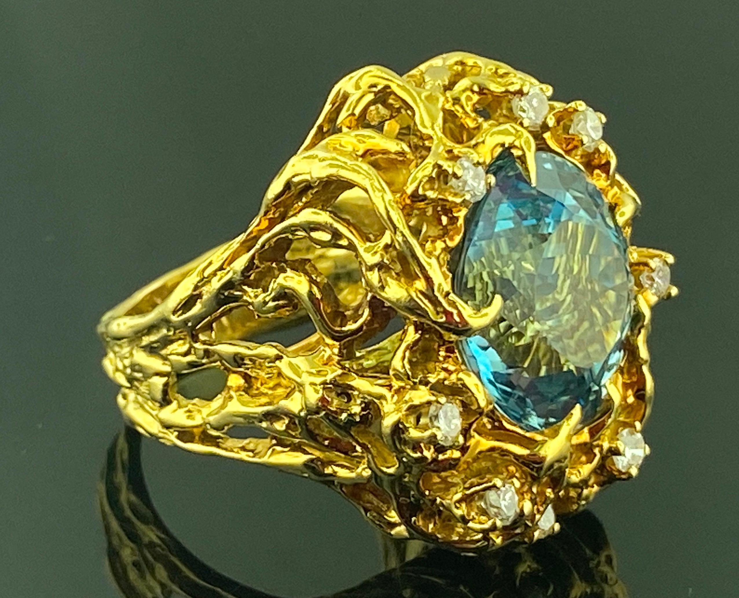 Women's or Men's 18KT Yellow Gold 10 Carat Round Aquamarine and Diamond Ring For Sale