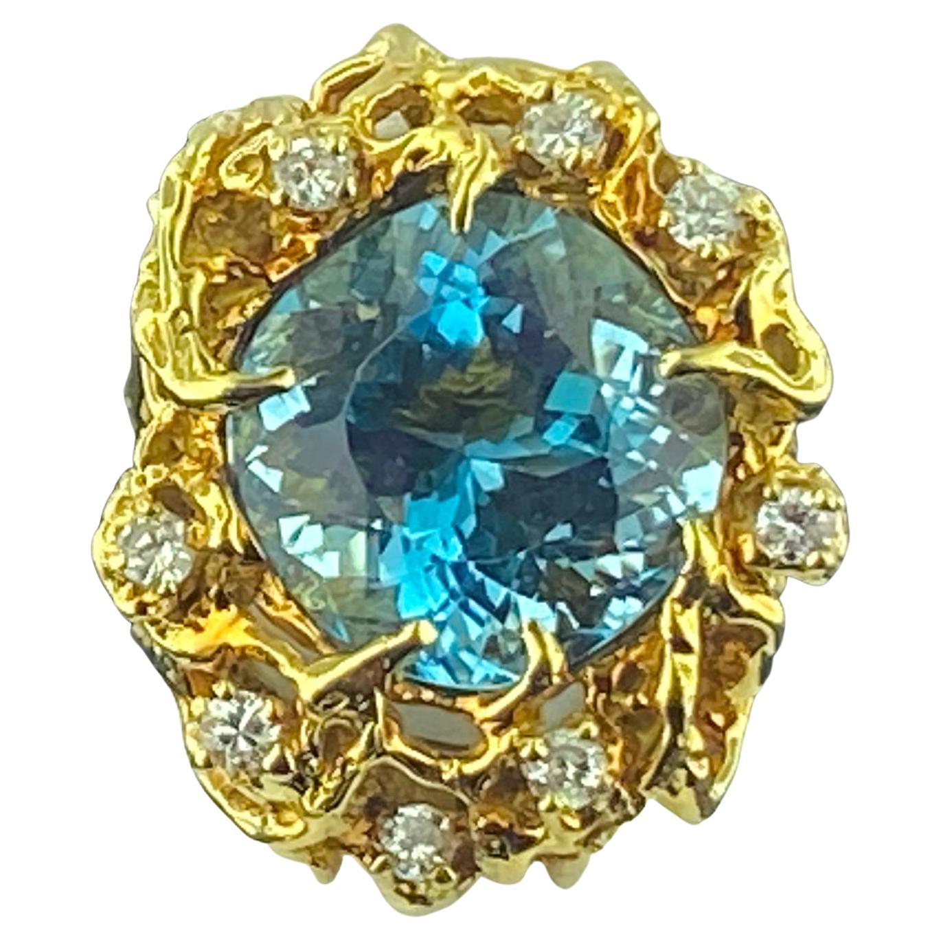 18KT Yellow Gold 10 Carat Round Aquamarine and Diamond Ring For Sale