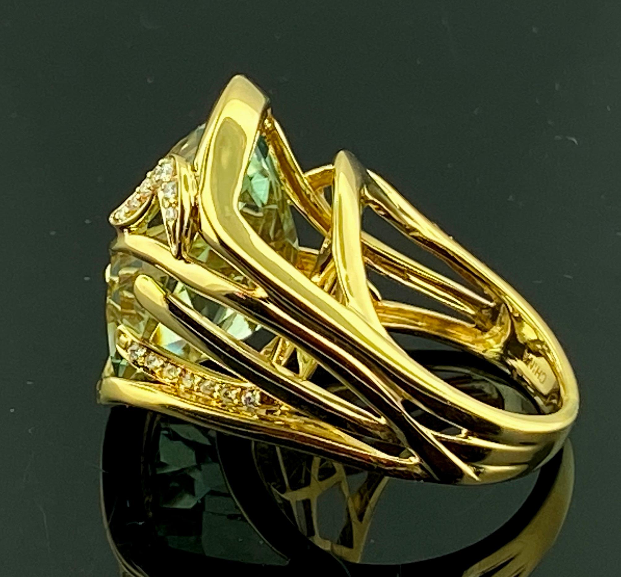 18KT Yellow Gold 15.25 Ct Aquamarine & Diamond Ring In Excellent Condition In Palm Desert, CA
