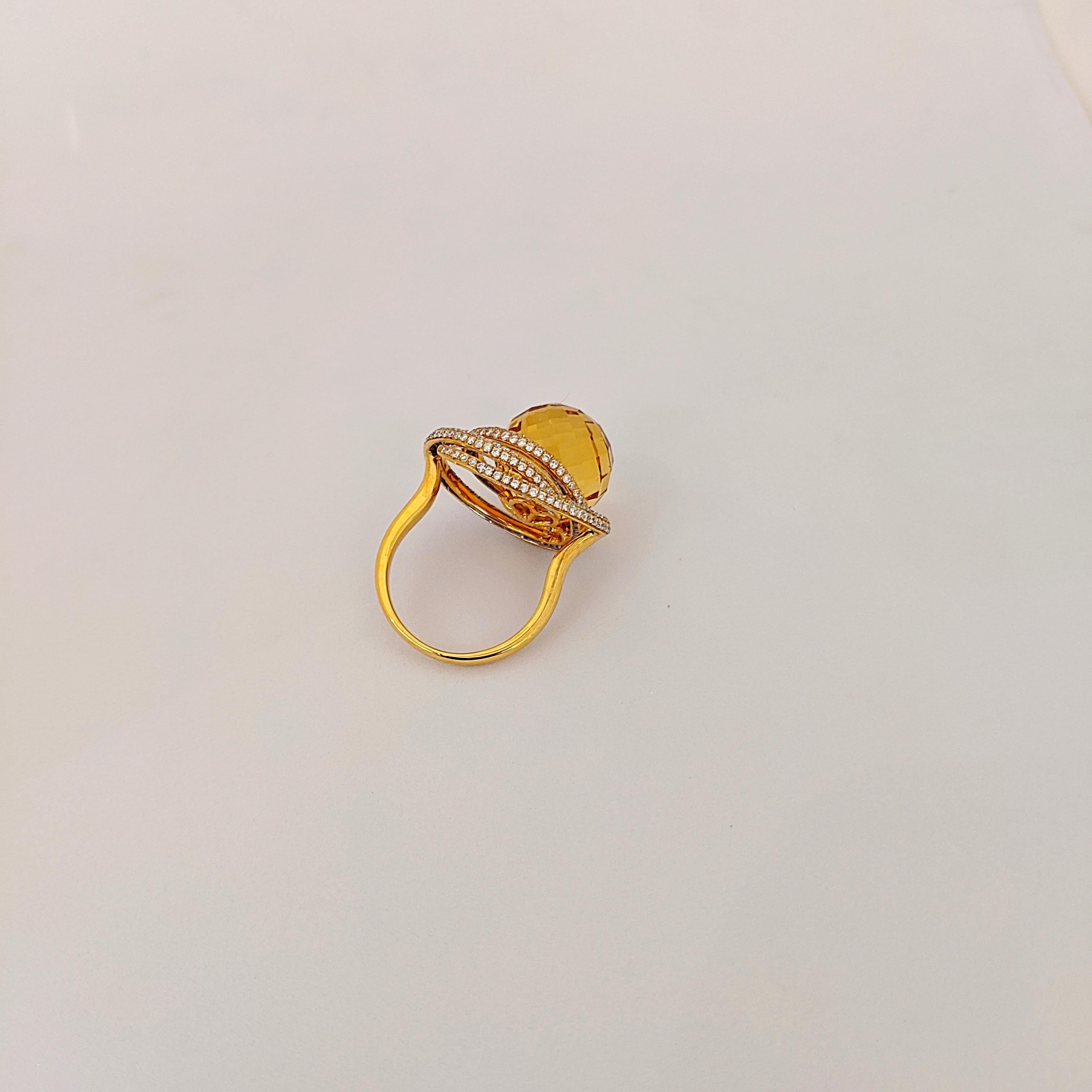 Round Cut 18 Karat Yellow Gold 15.97 Carat Citrine and Diamond Ring For Sale