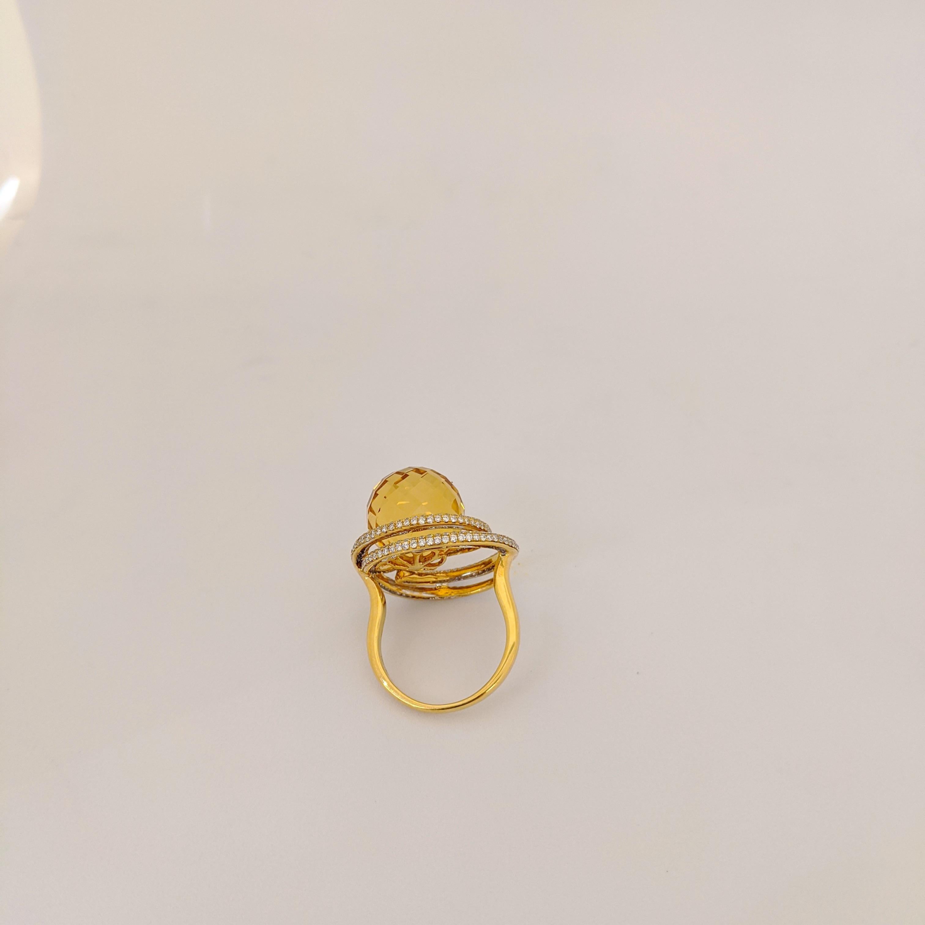 Women's or Men's 18 Karat Yellow Gold 15.97 Carat Citrine and Diamond Ring For Sale