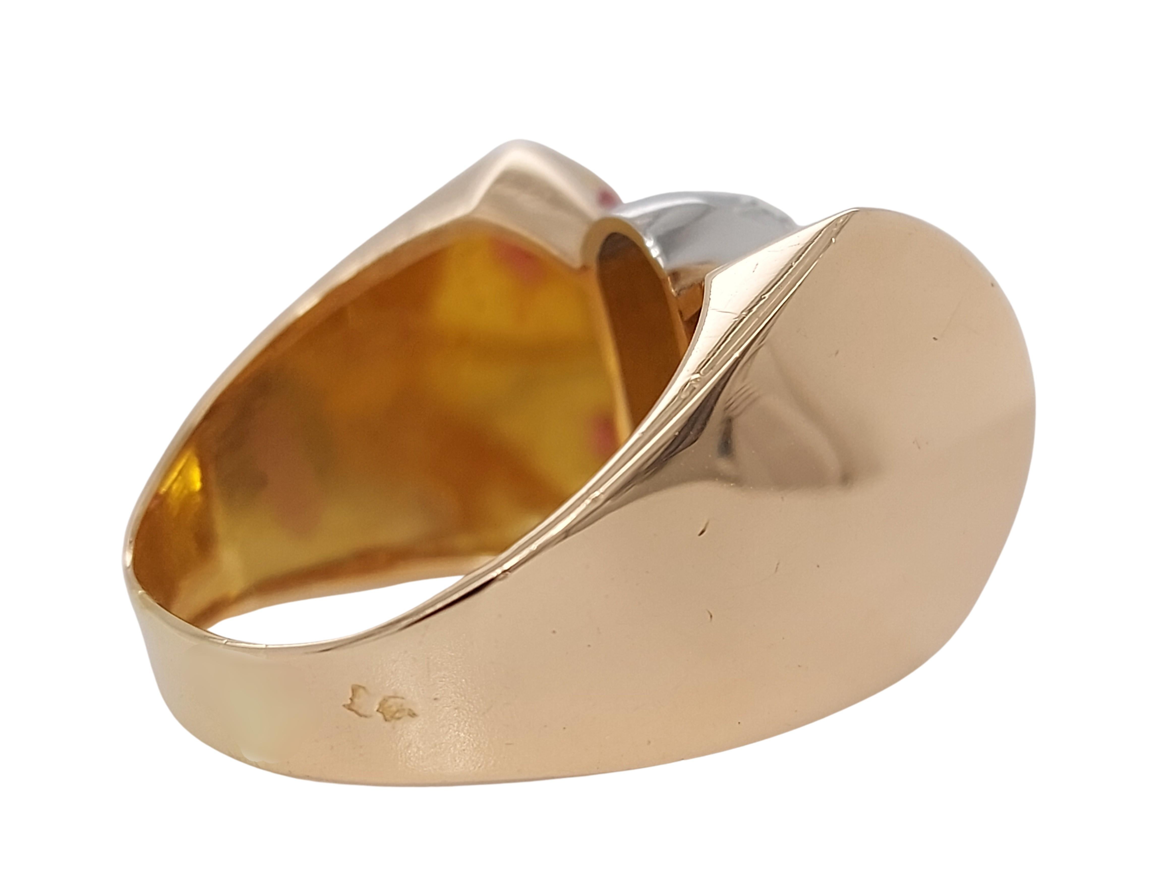 Round Cut 18kt Yellow Gold 1940's Ring with Diamonds and Ruby For Sale