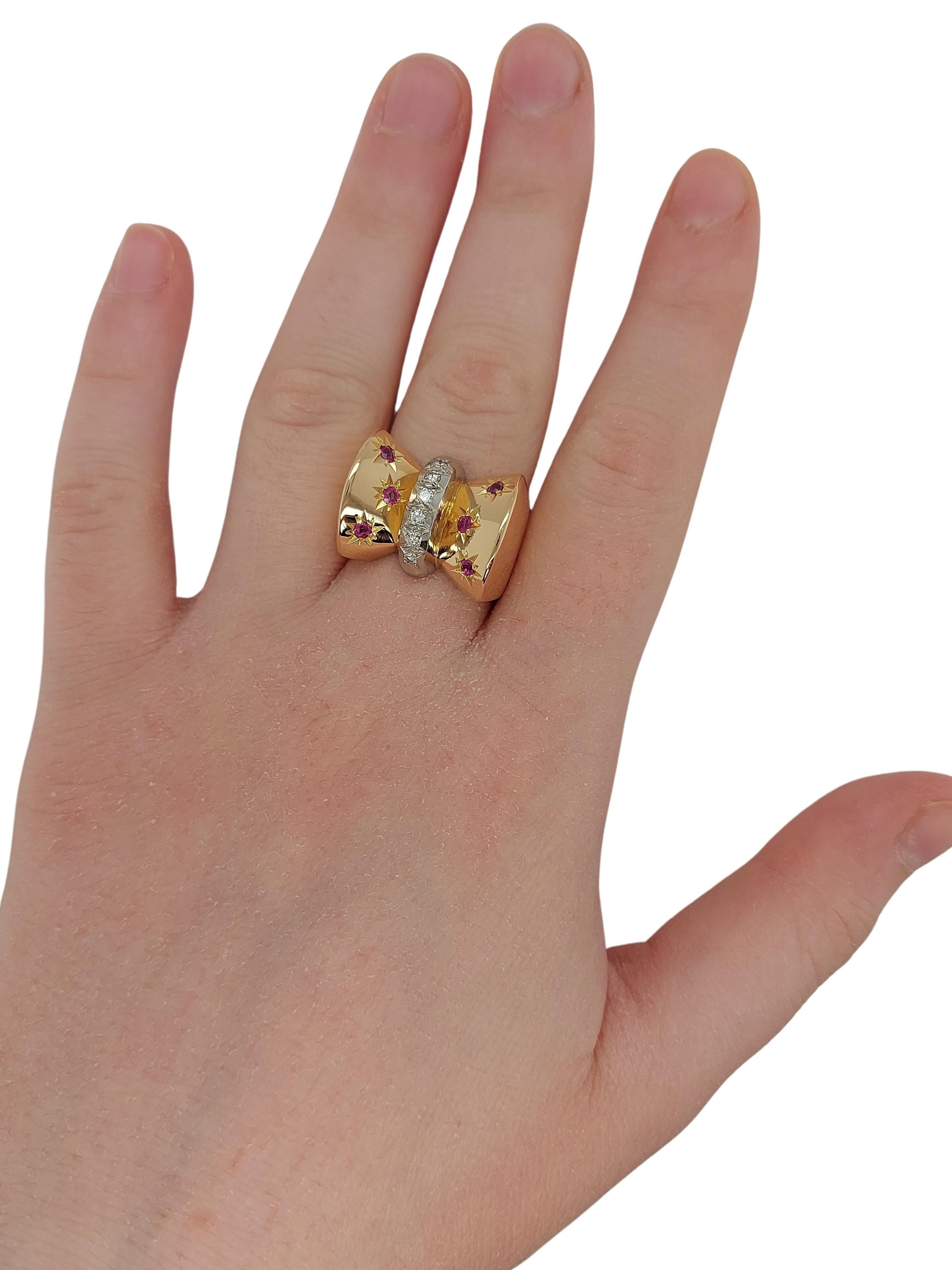 18kt Yellow Gold 1940's Ring with Diamonds and Ruby For Sale 3