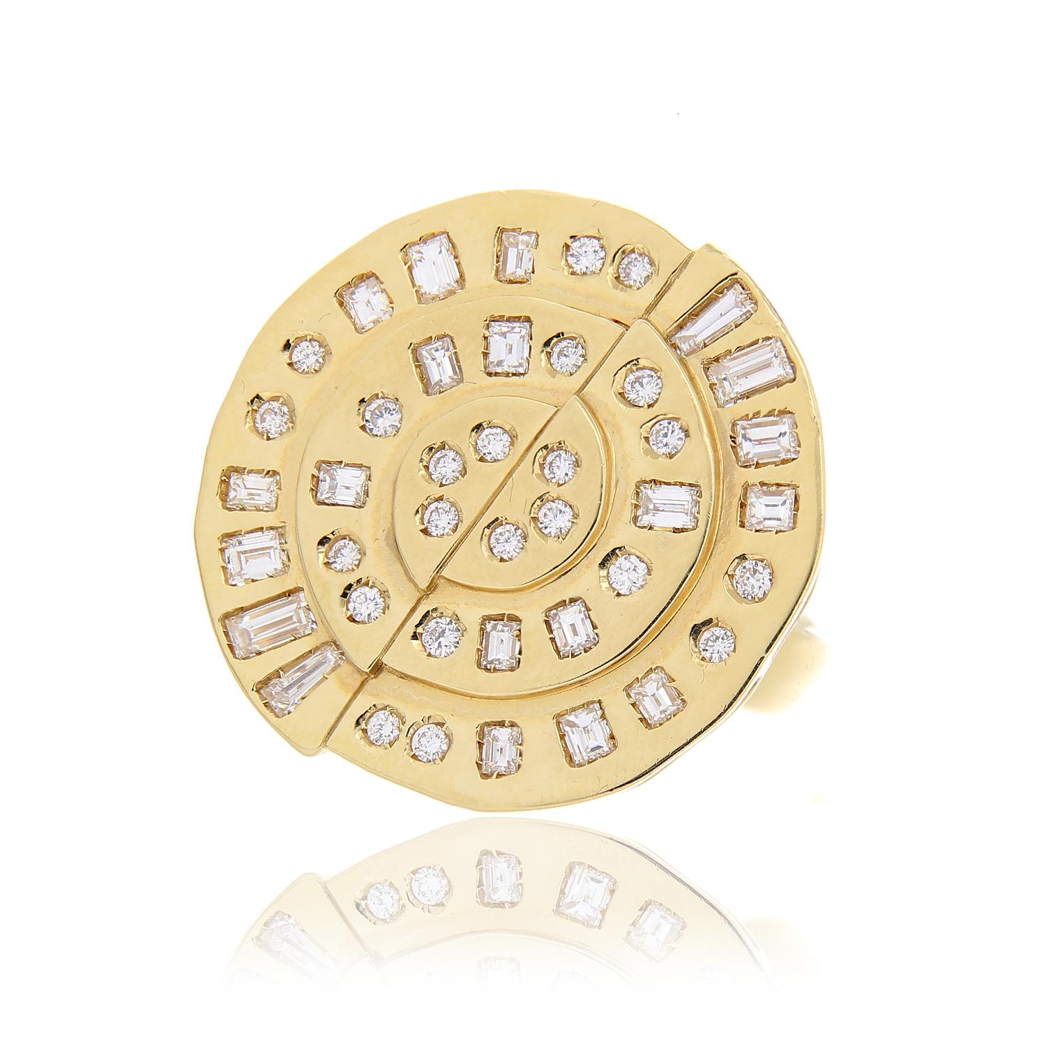 18kt Yellow Gold 2 in 1 Ring / Pendant with Baguette Cut White Diamonds 5.90 Ct In New Condition For Sale In Bergamo, BG
