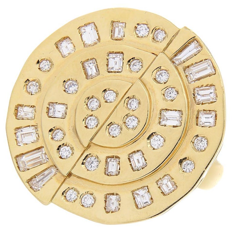 18Kt Yellow Gold 2 in 1 Ring / Pendant with Baguette cut White Diamonds ...