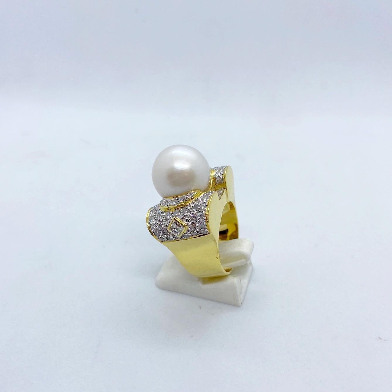 Women's or Men's 18 Karat Yellow Gold, 2.04 Carat Diamond and South Sea Pearl Ring For Sale