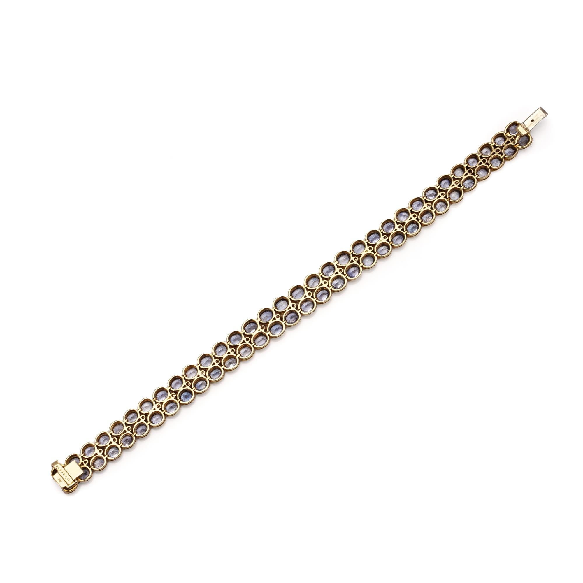 Oval Cut 18kt yellow gold 20.93 carats aquamarine and 0.37 carats diamond bracelet For Sale