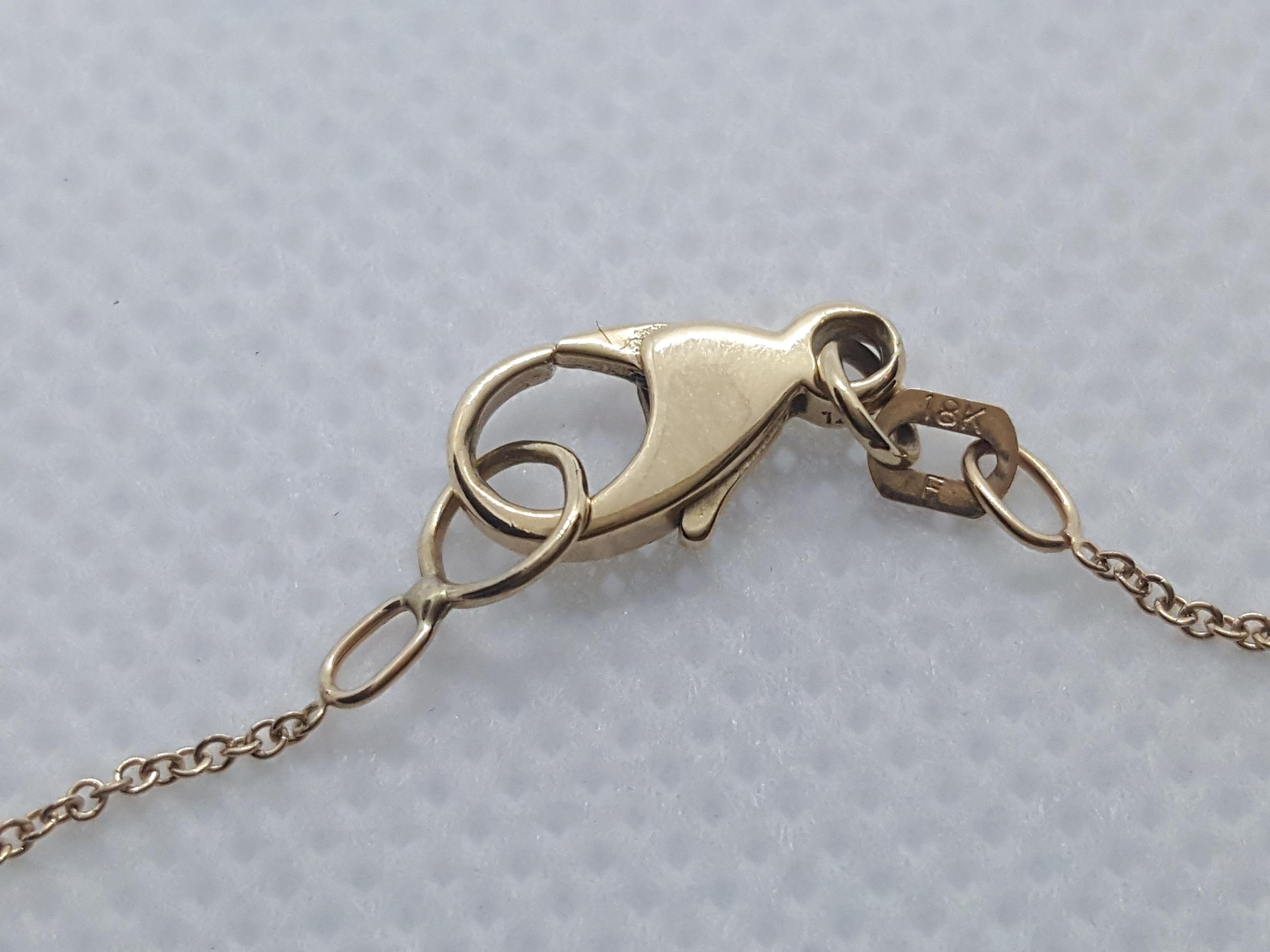 Pendentif croix en or jaune 18kt avec diamant .20cttw, chaîne de 18 pouces, 4.2 Grammes Bon état - En vente à San Diego, CA