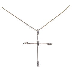 Ciondolo e catena con croce di diamanti in oro giallo 18kt .20cttw, catena da 18 pollici, 4,2 grammi
