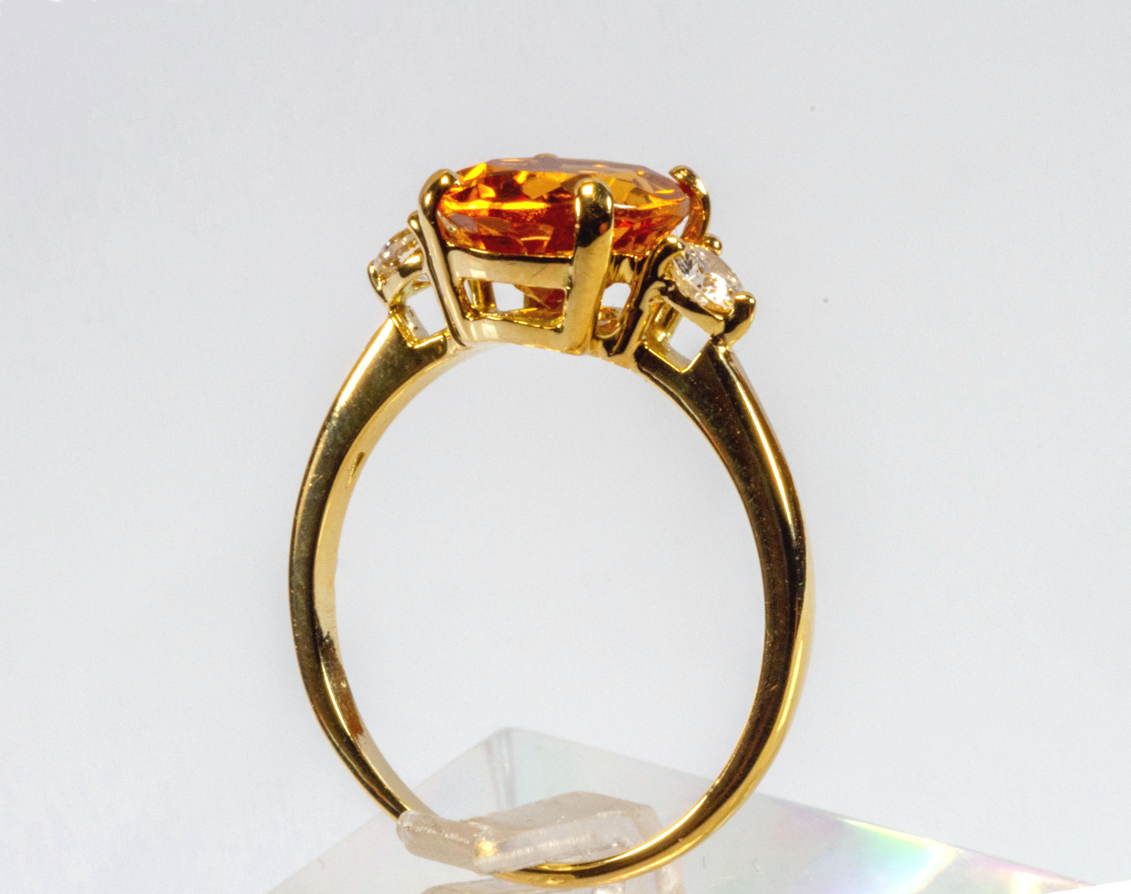 Modern 18 Karat Yellow Gold 2.10 Carat Yellow Citrine and Diamond Ring For Sale