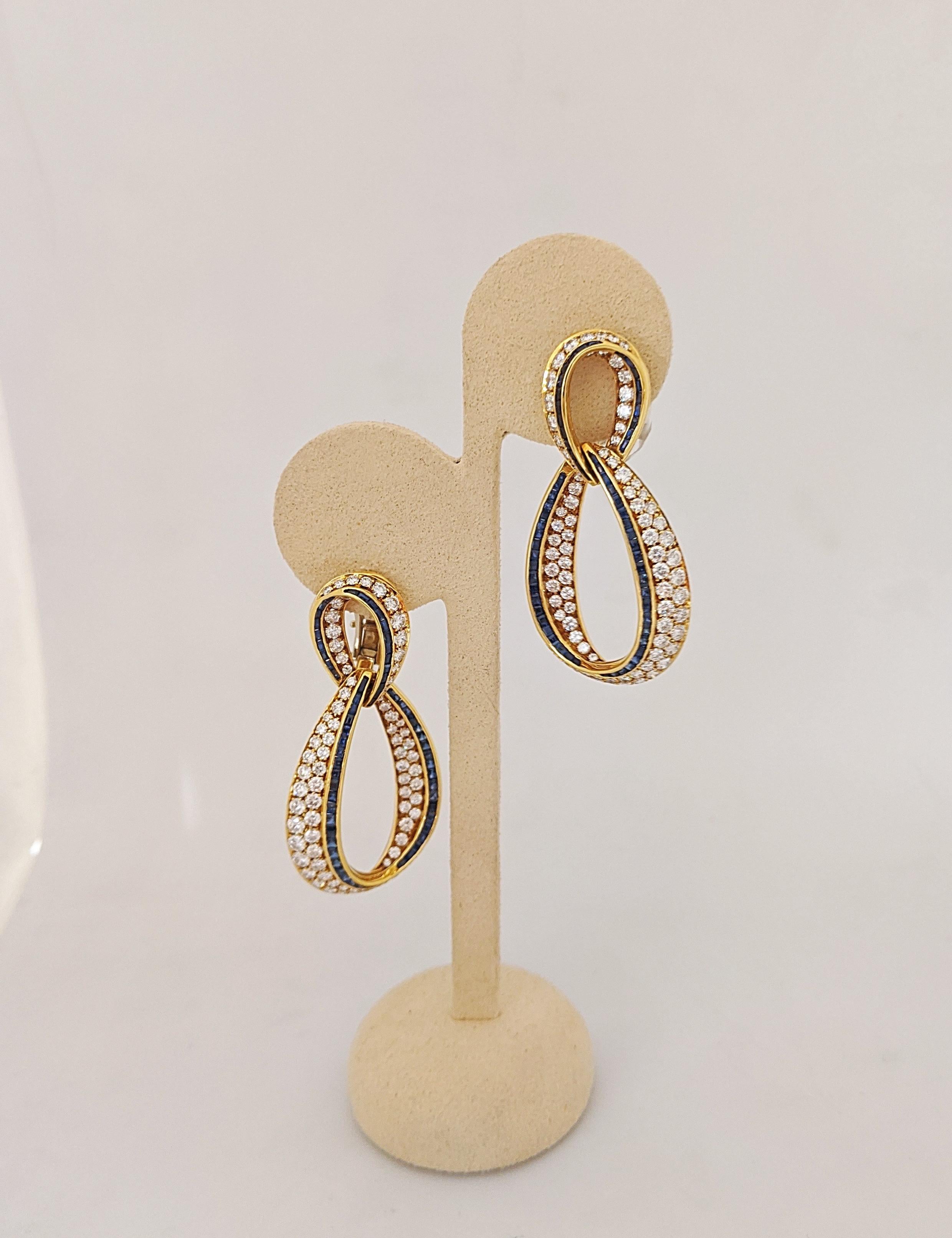 18Kt Yellow Gold 2.28 Carat Diamond & 5.54 Carat Blue Sapphire Hanging Earrings For Sale 1