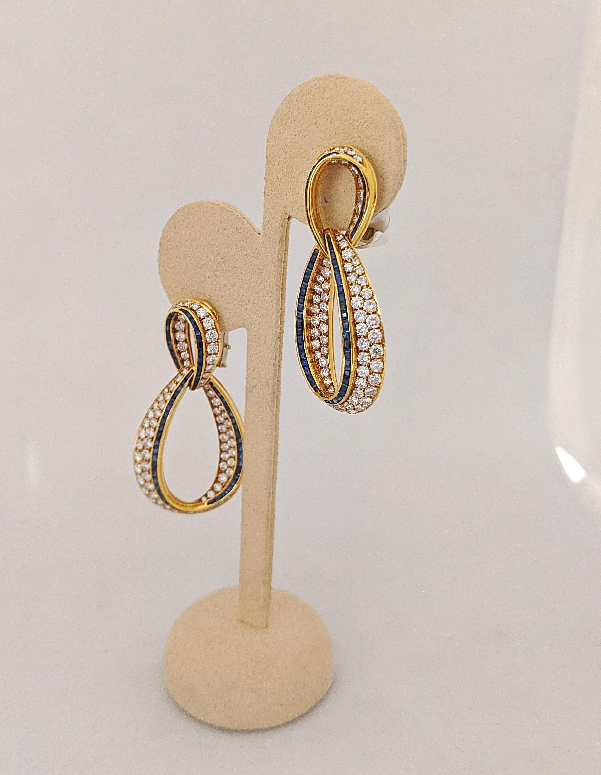 18Kt Yellow Gold 2.28 Carat Diamond & 5.54 Carat Blue Sapphire Hanging Earrings For Sale 2