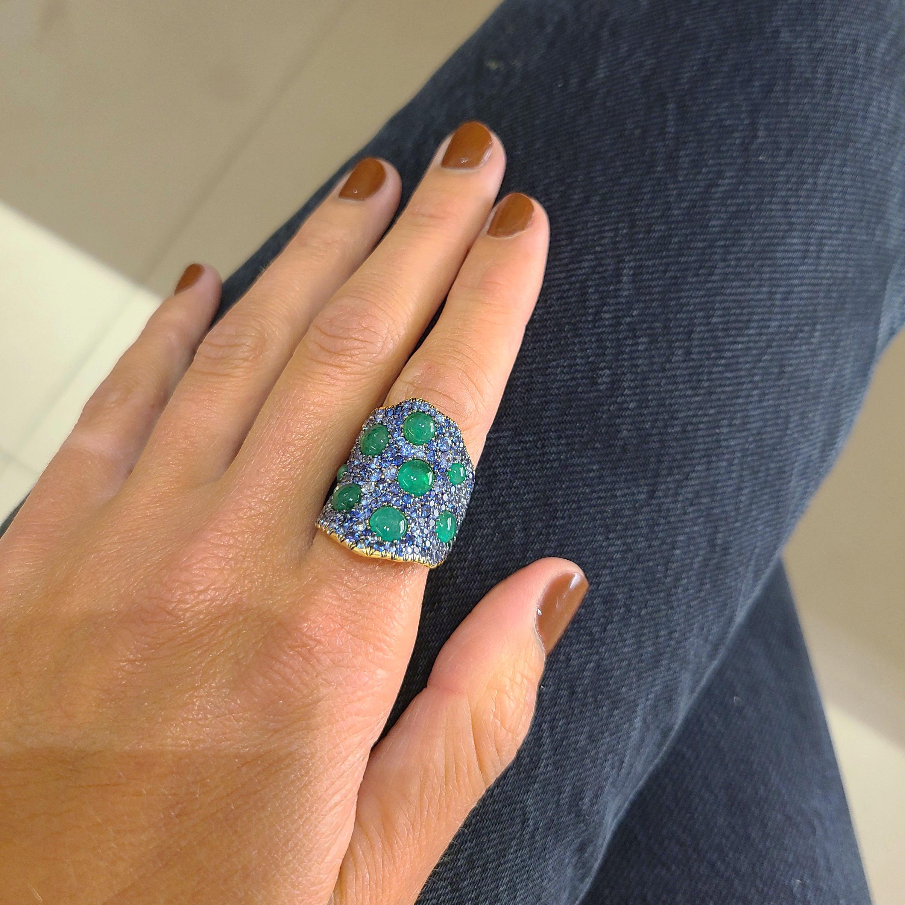 Bague vague en or 18 carats avec émeraude cabochon de 2,99 carats et saphir bleu de 3,81 carats en vente 5