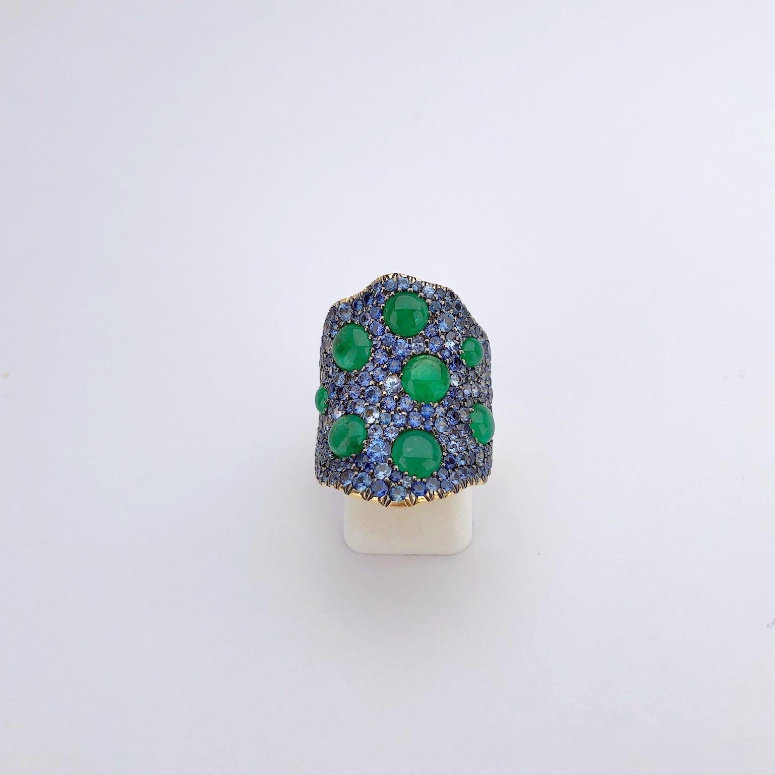 18 Karat Gold 2.99 Carat Cabochon Emerald and 3.81 Carat Blue Sapphire Wave Ring In New Condition For Sale In New York, NY