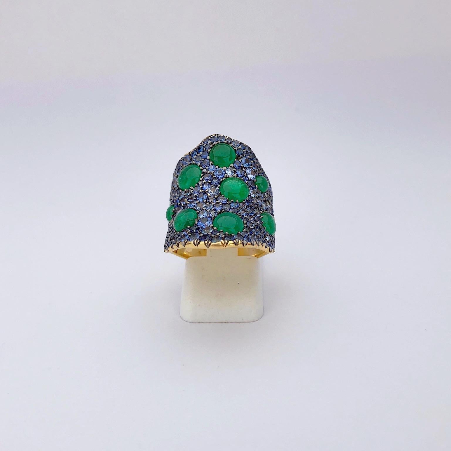 18 Karat Gold 2.99 Carat Cabochon Emerald and 3.81 Carat Blue Sapphire Wave Ring For Sale 1