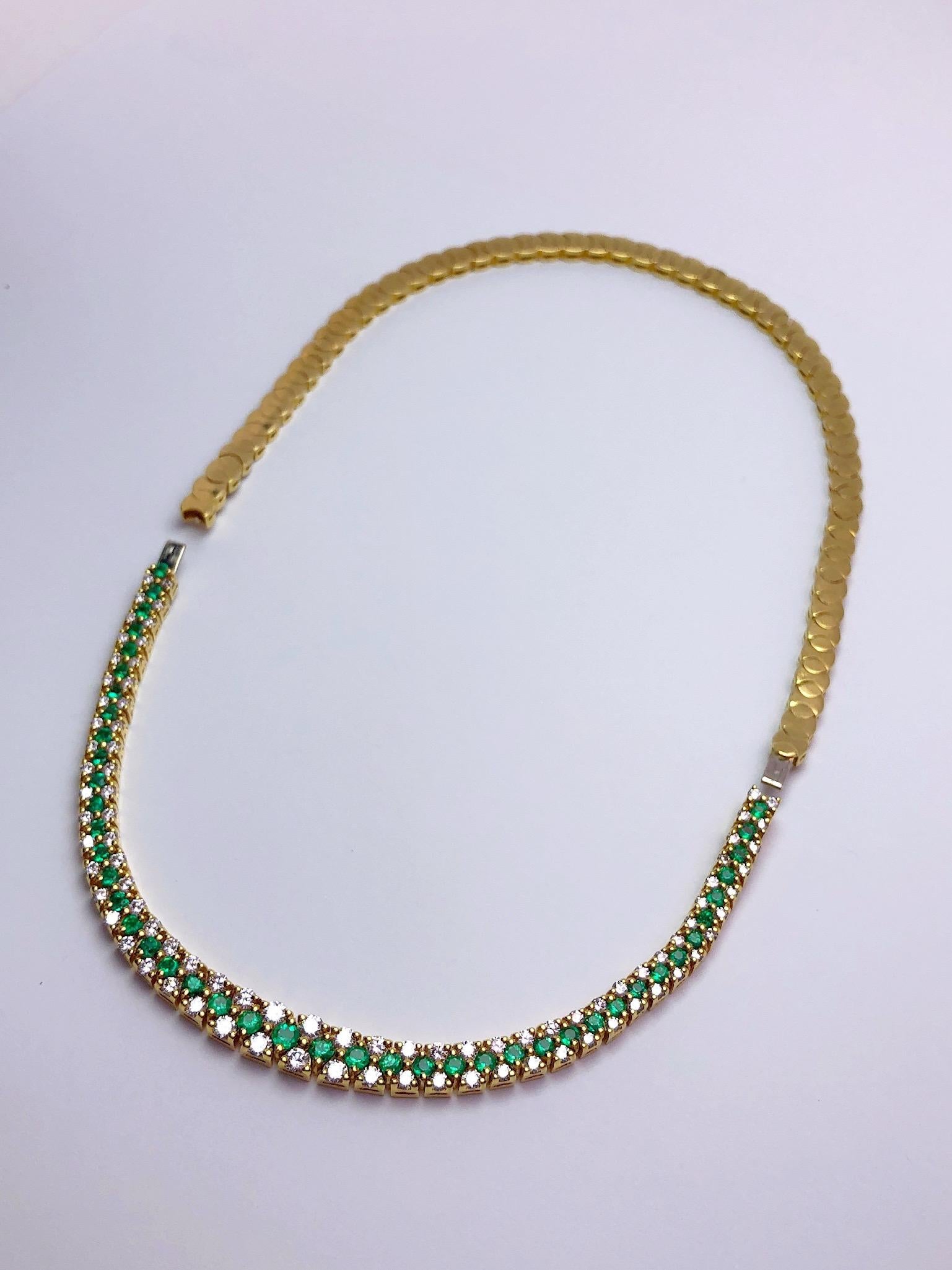 18 Karat Gold 3.68 Carat Emerald and 4.31 Carat Diamond Necklace and Bracelet For Sale 2