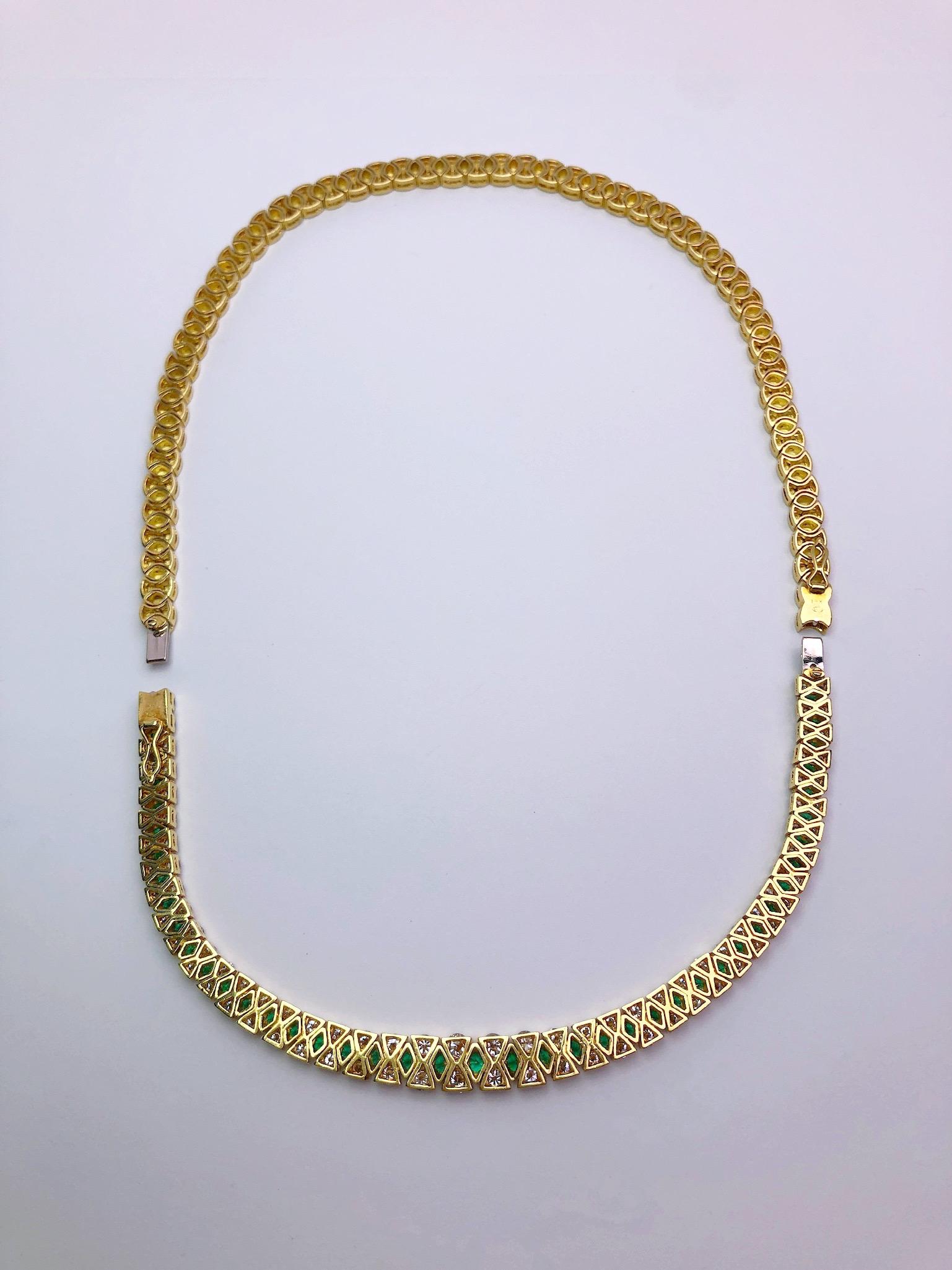 18 Karat Gold 3.68 Carat Emerald and 4.31 Carat Diamond Necklace and Bracelet For Sale 5