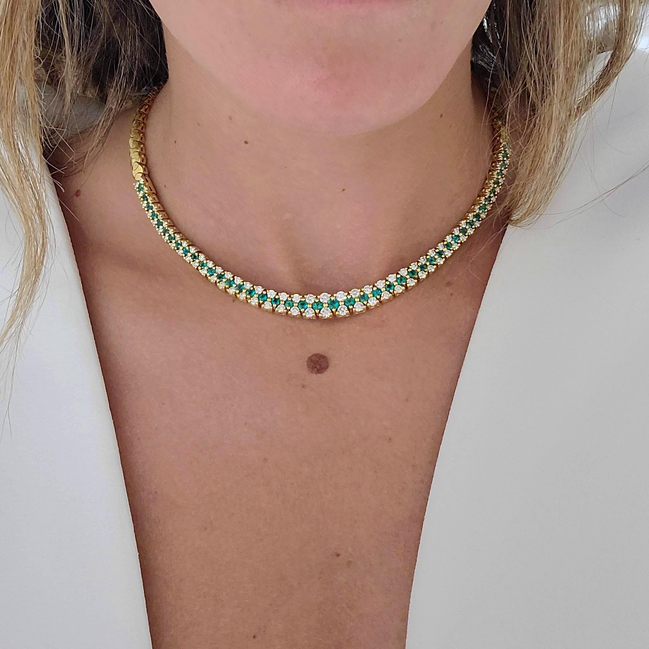 18 Karat Gold 3,68 Karat Smaragd und 4,31 Karat Diamant-Halskette und Armband (Zeitgenössisch) im Angebot