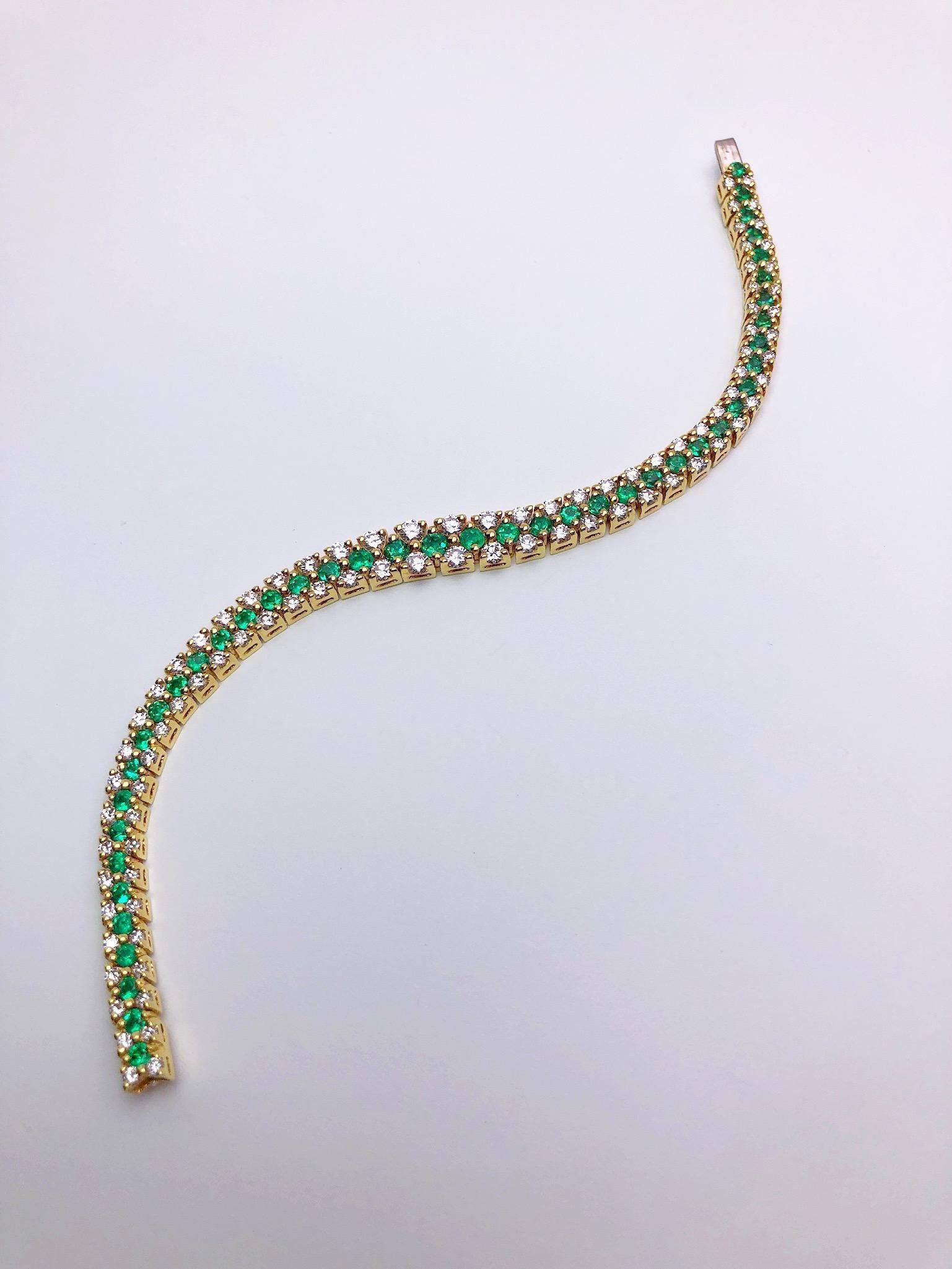 Round Cut 18 Karat Gold 3.68 Carat Emerald and 4.31 Carat Diamond Necklace and Bracelet For Sale