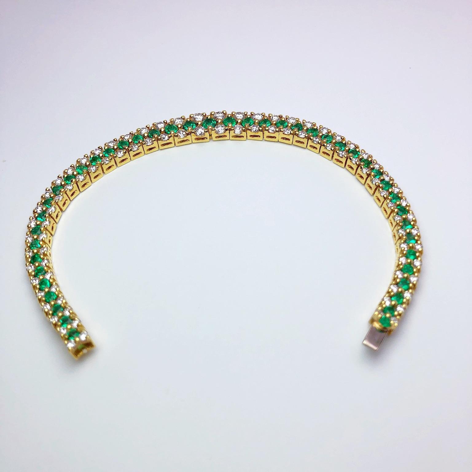 Women's or Men's 18 Karat Gold 3.68 Carat Emerald and 4.31 Carat Diamond Necklace and Bracelet For Sale