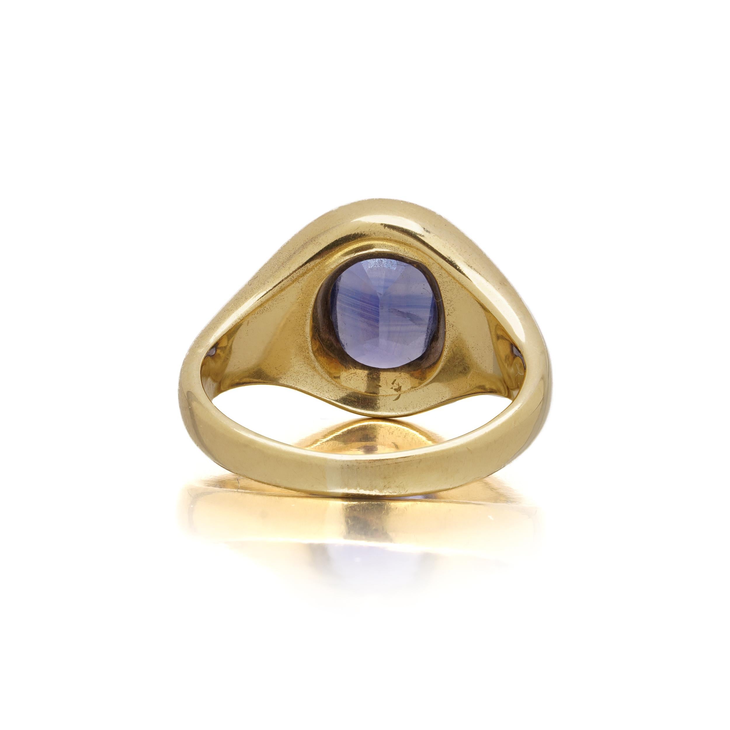 18kt Yellow Gold 3.30 ct. cushion mixed - cut Natural Ceylon Sapphire ring In Good Condition For Sale In Braintree, GB