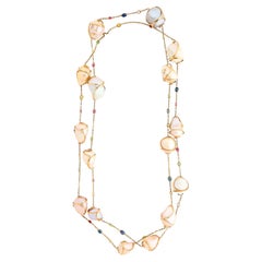 Collar de perlas barrocas y piedras preciosas multicolor de oro amarillo de 18 quilates de 48 pulgadas