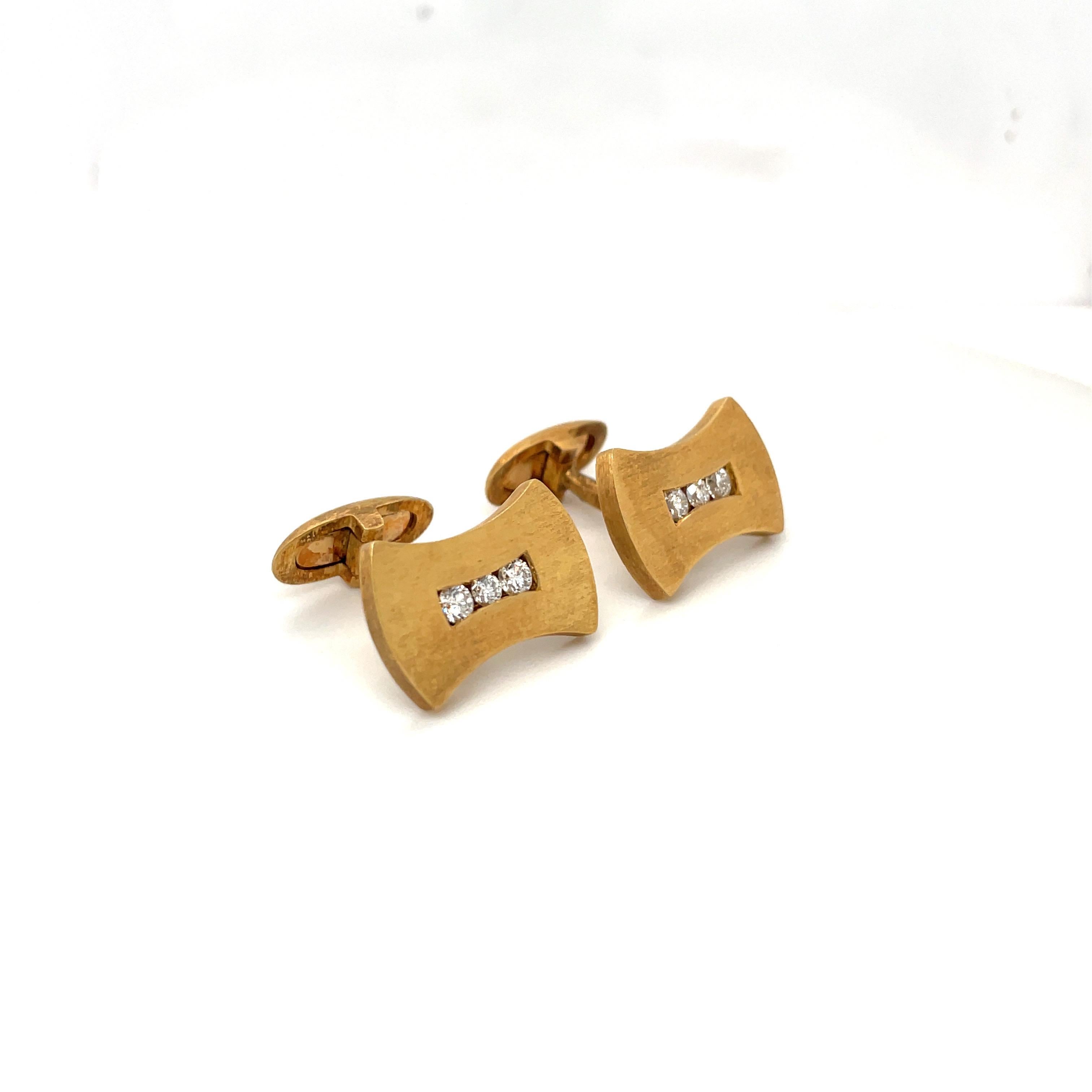 18KT Yellow Gold .55Ct Diamond Bow Tie Shaped Cuff Links In New Condition For Sale In New York, NY