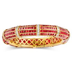 18kt Gelbgold Adler Genéva Armspange Armband 30Ct. Rubine und 5 Karat Diamanten, Estate