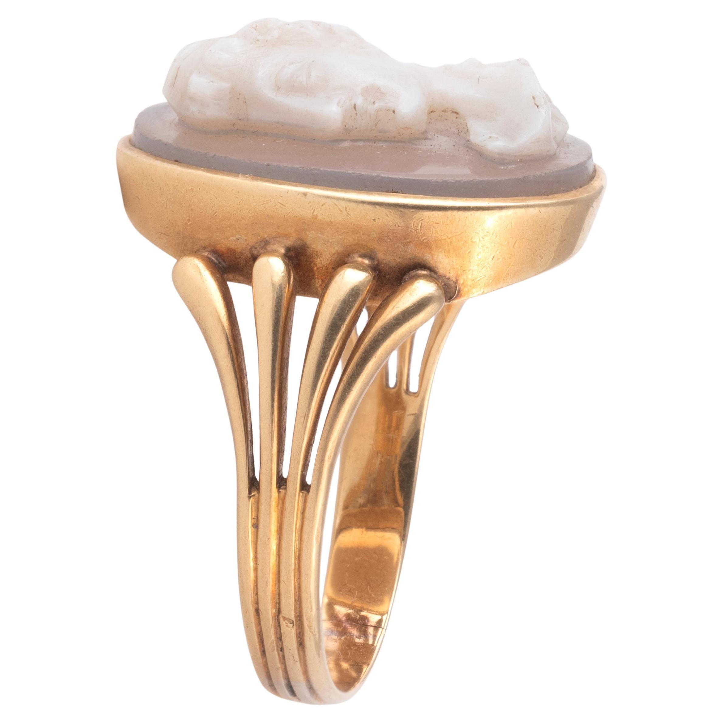 Uncut 18kt Yellow Gold Agate Lady Profile Cameo Men's Ring Late 19th Century For Sale