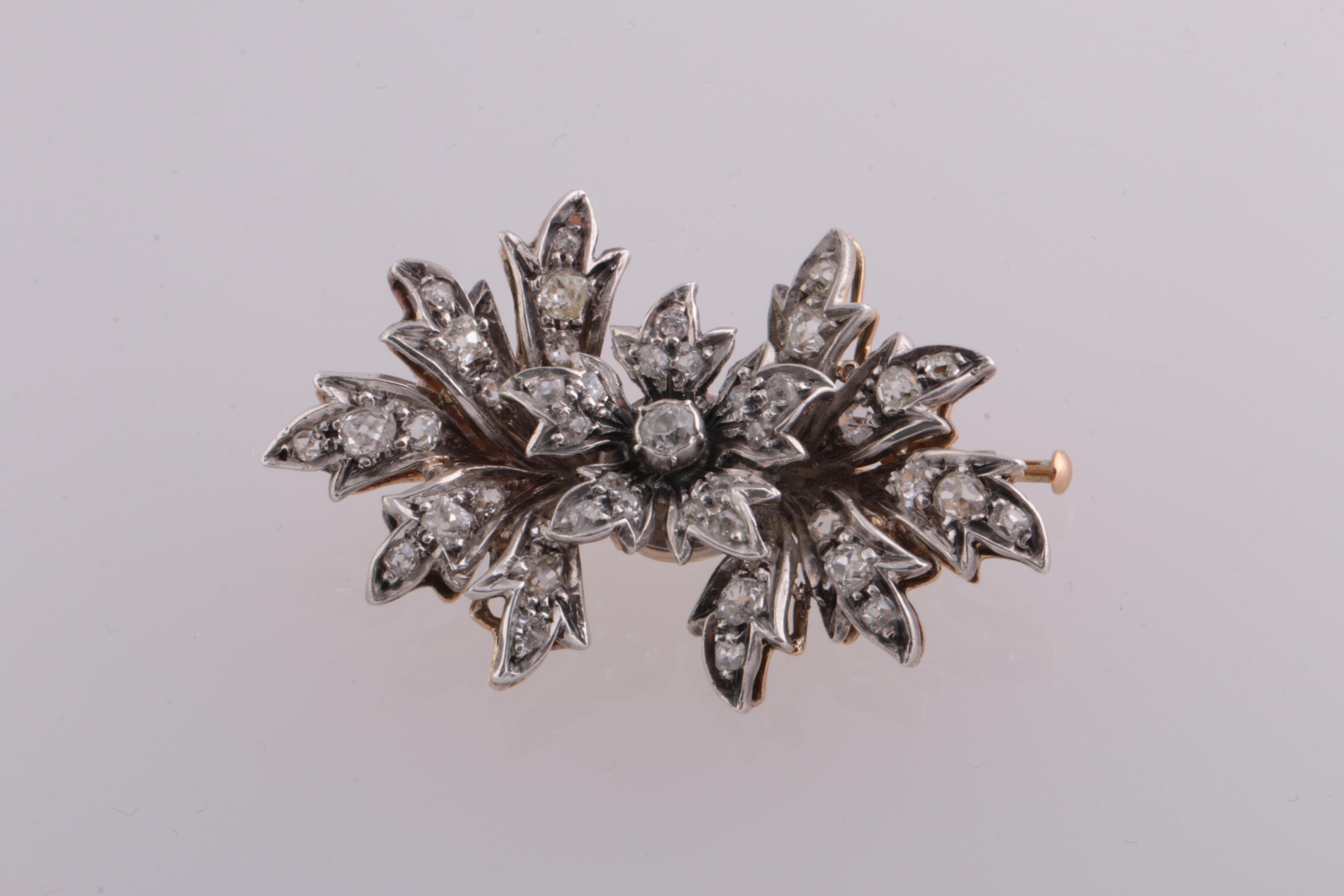 Brilliant Cut 18 Karat Yellow Gold AIG Certified 3.60 Carat Diamonds Brooch For Sale
