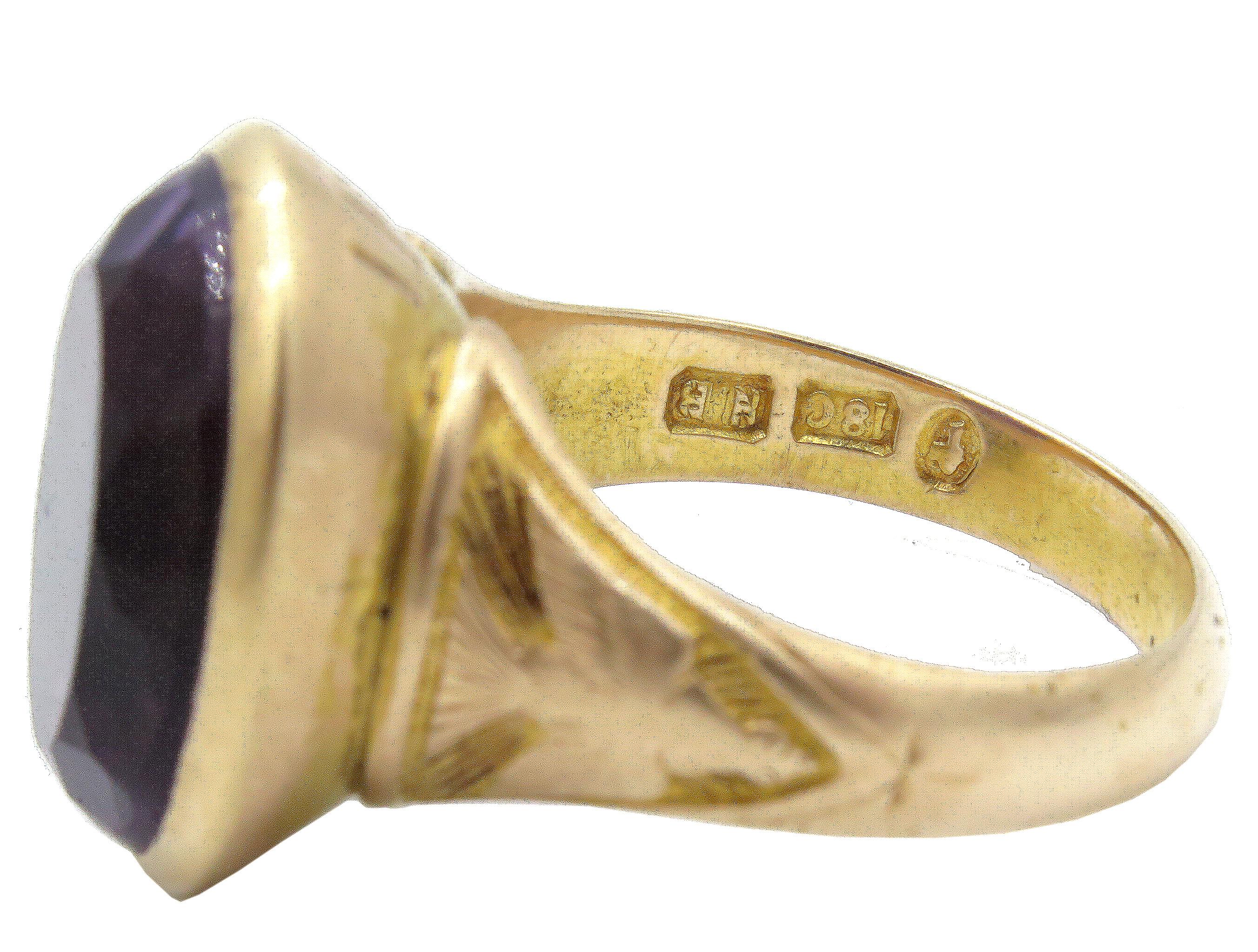 18 Karat Yellow Gold Amethyst Bishop's Ring In Excellent Condition In West Palm Beach, FL